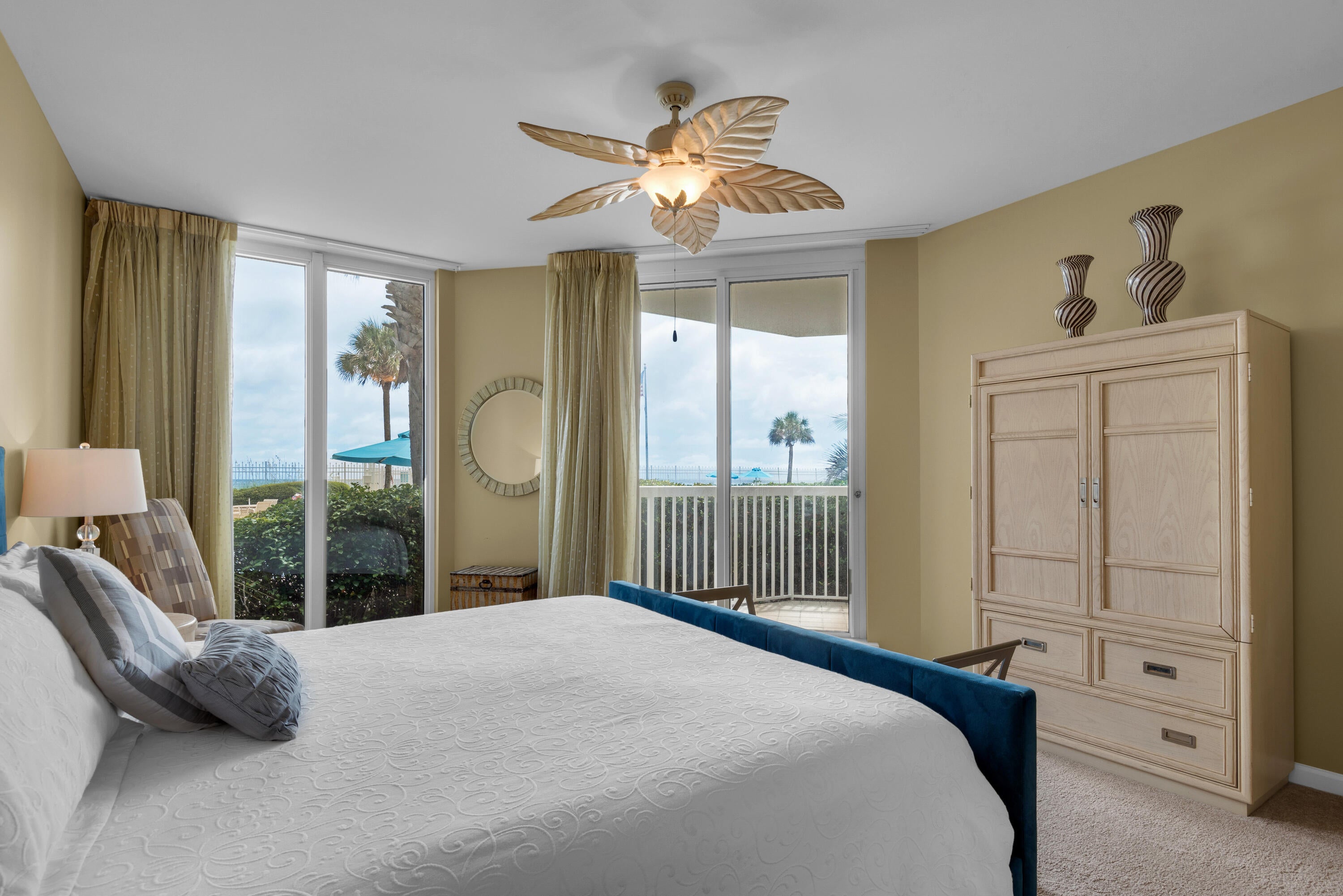 SILVER BEACH TOWERS - Residential