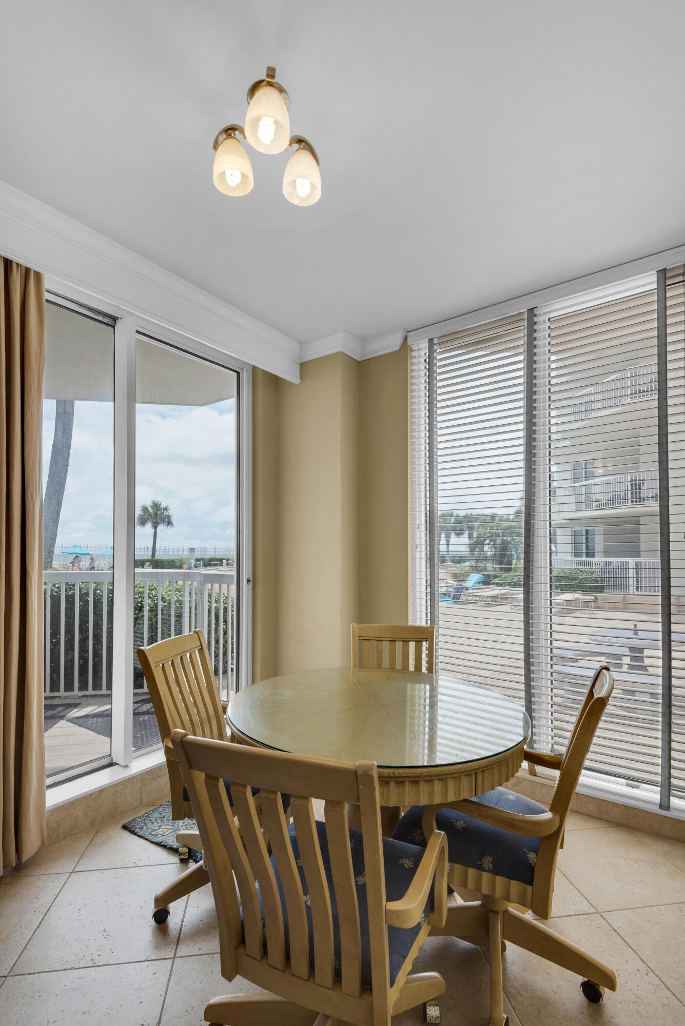 SILVER BEACH TOWERS - Residential