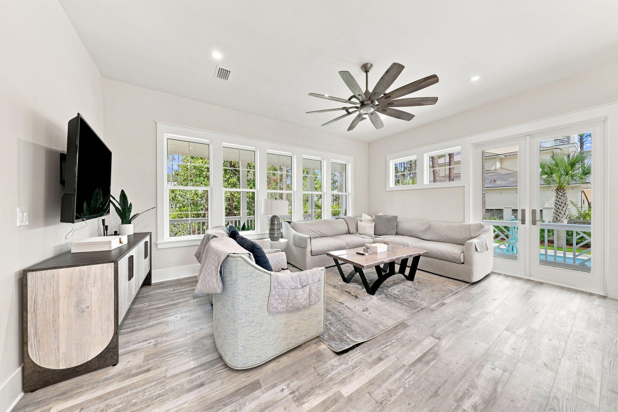 BEACH HIGHLAND - Residential