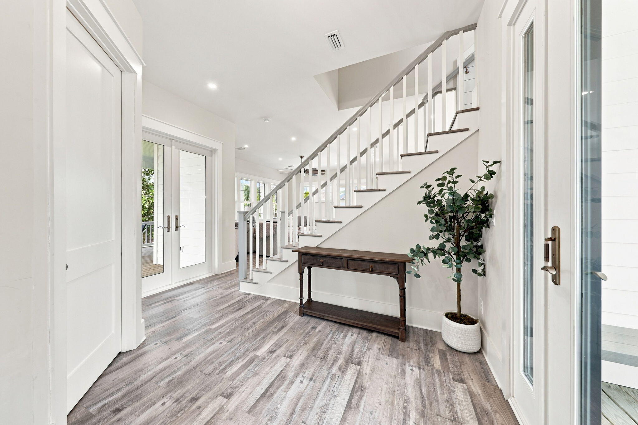 BEACH HIGHLAND - Residential
