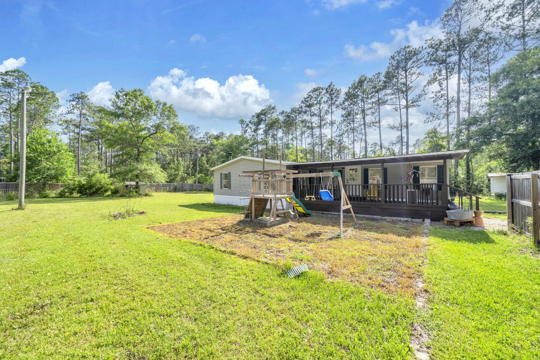 (LOT 6 BLK D MALLET PINES S/D UNREC) DESC AS: COM @ THE NW/C OF SEC 35; E 369.36FT ALONG SEC LINE, - Residential