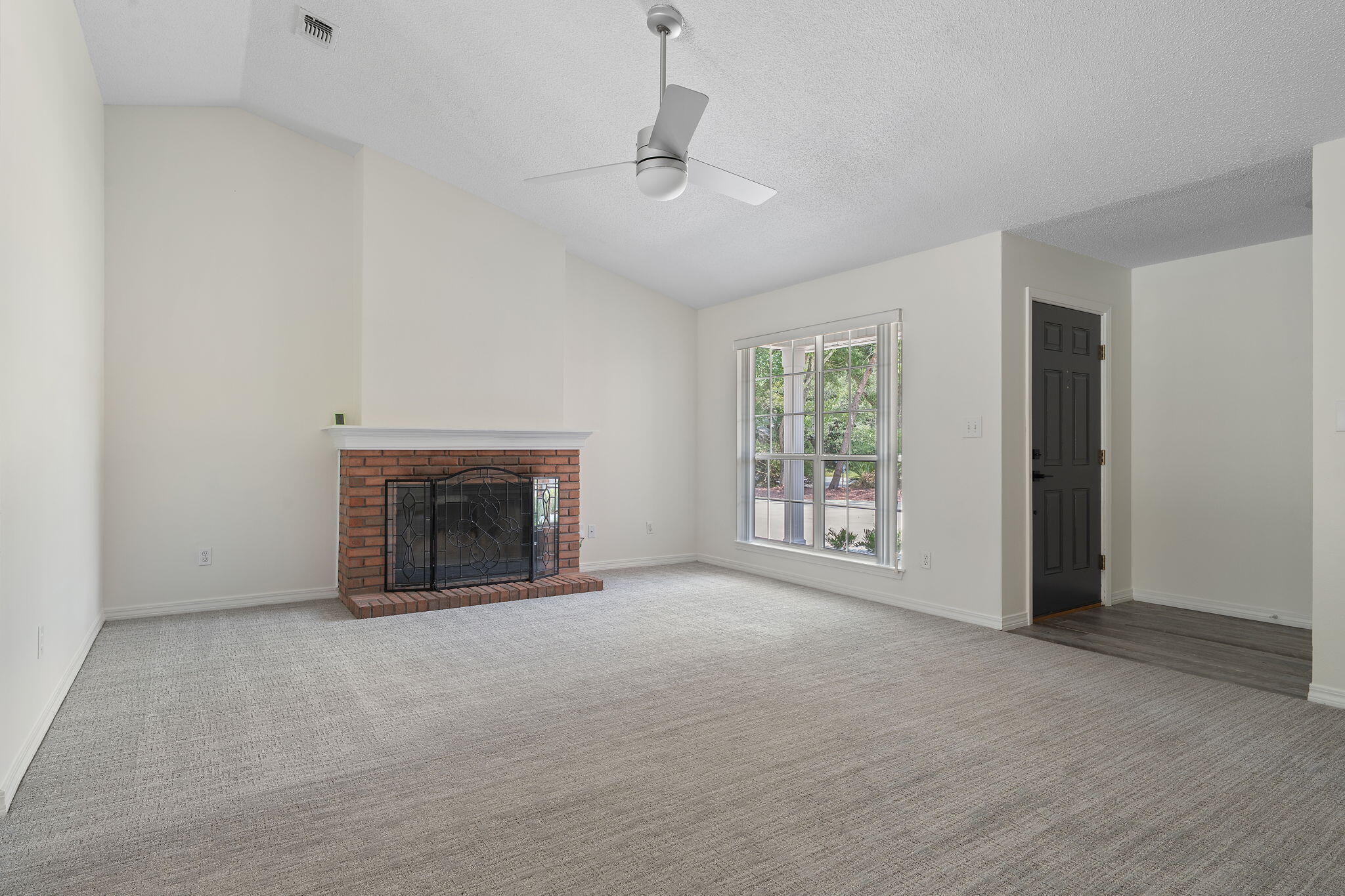 ROBLEDAL ESTATES - Residential