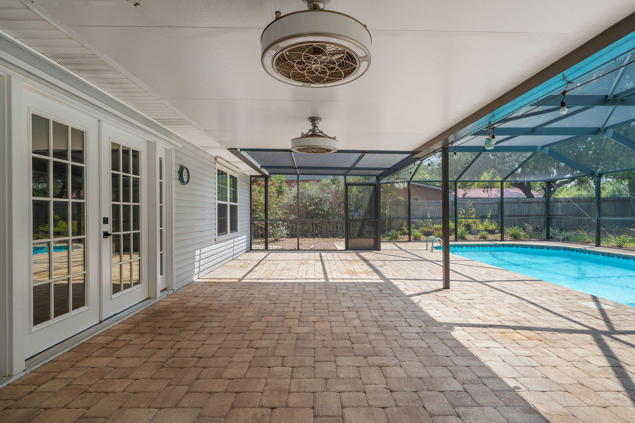 ROBLEDAL ESTATES - Residential