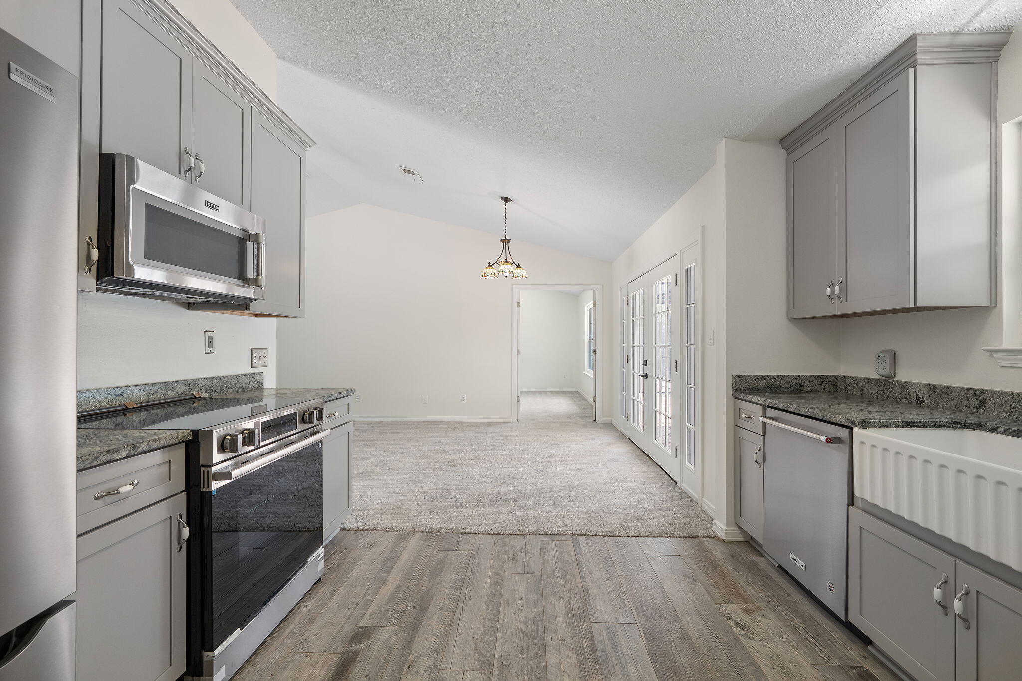 ROBLEDAL ESTATES - Residential