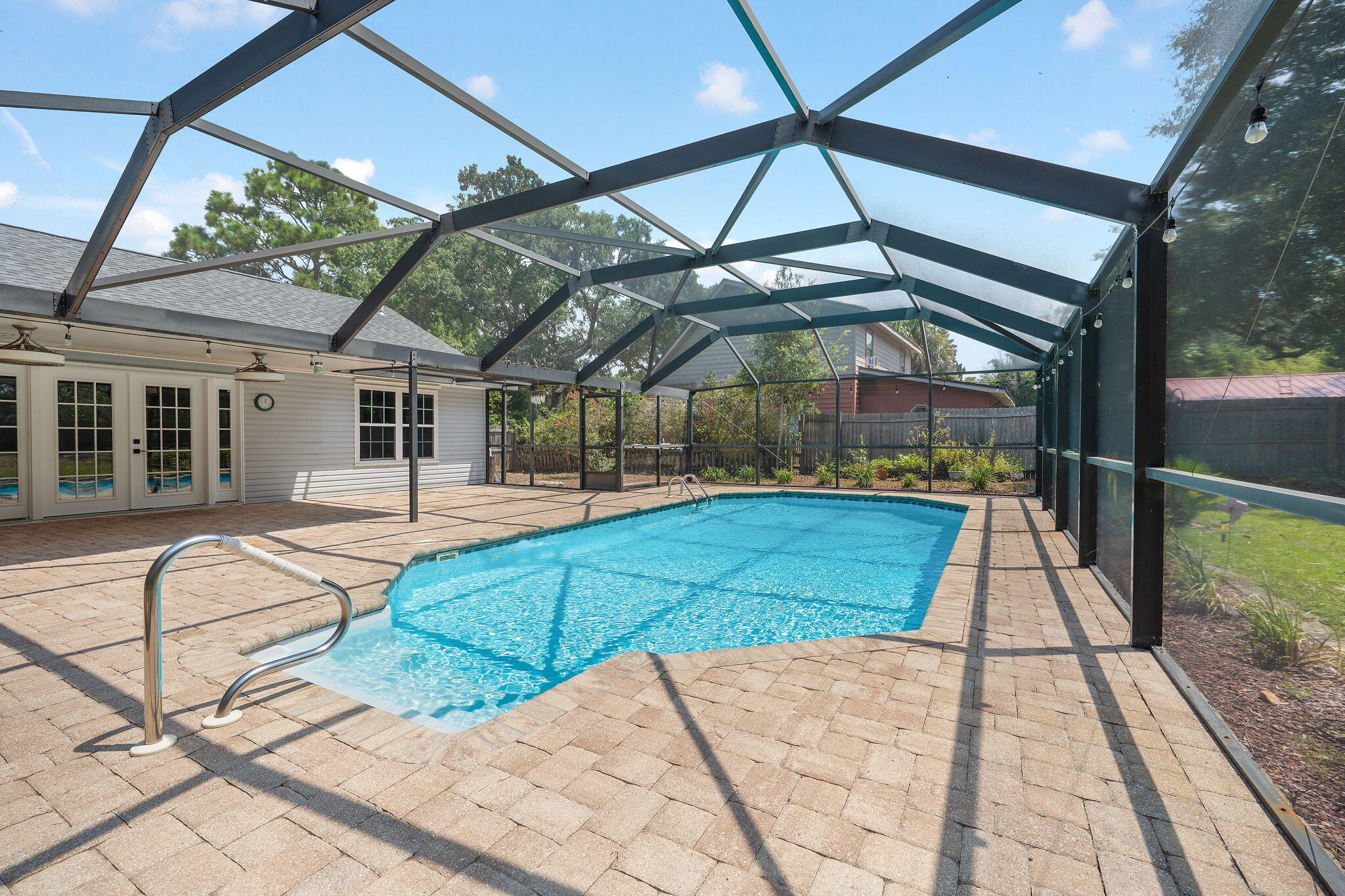 ROBLEDAL ESTATES - Residential
