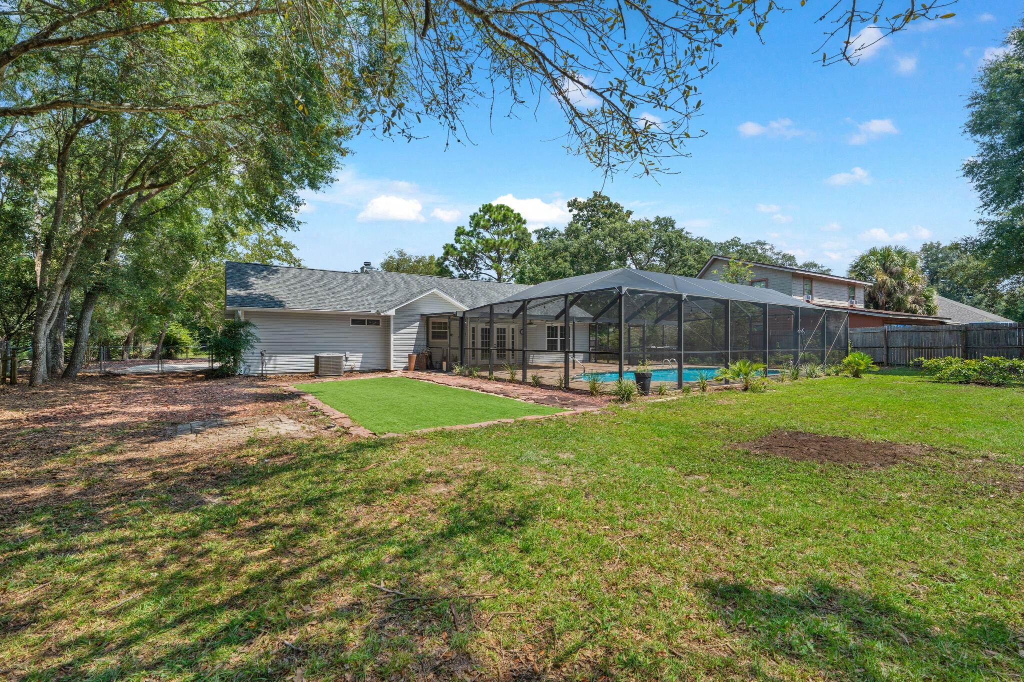 ROBLEDAL ESTATES - Residential