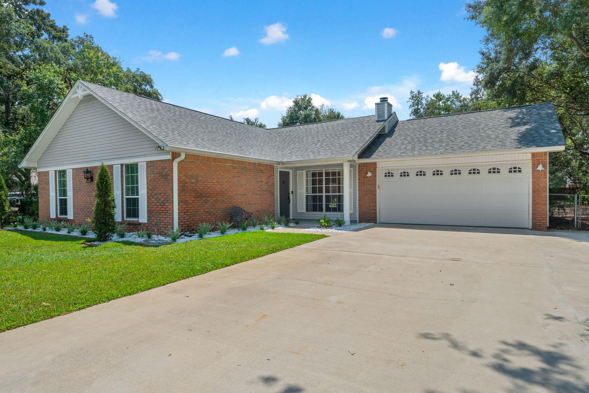 ROBLEDAL ESTATES - Residential