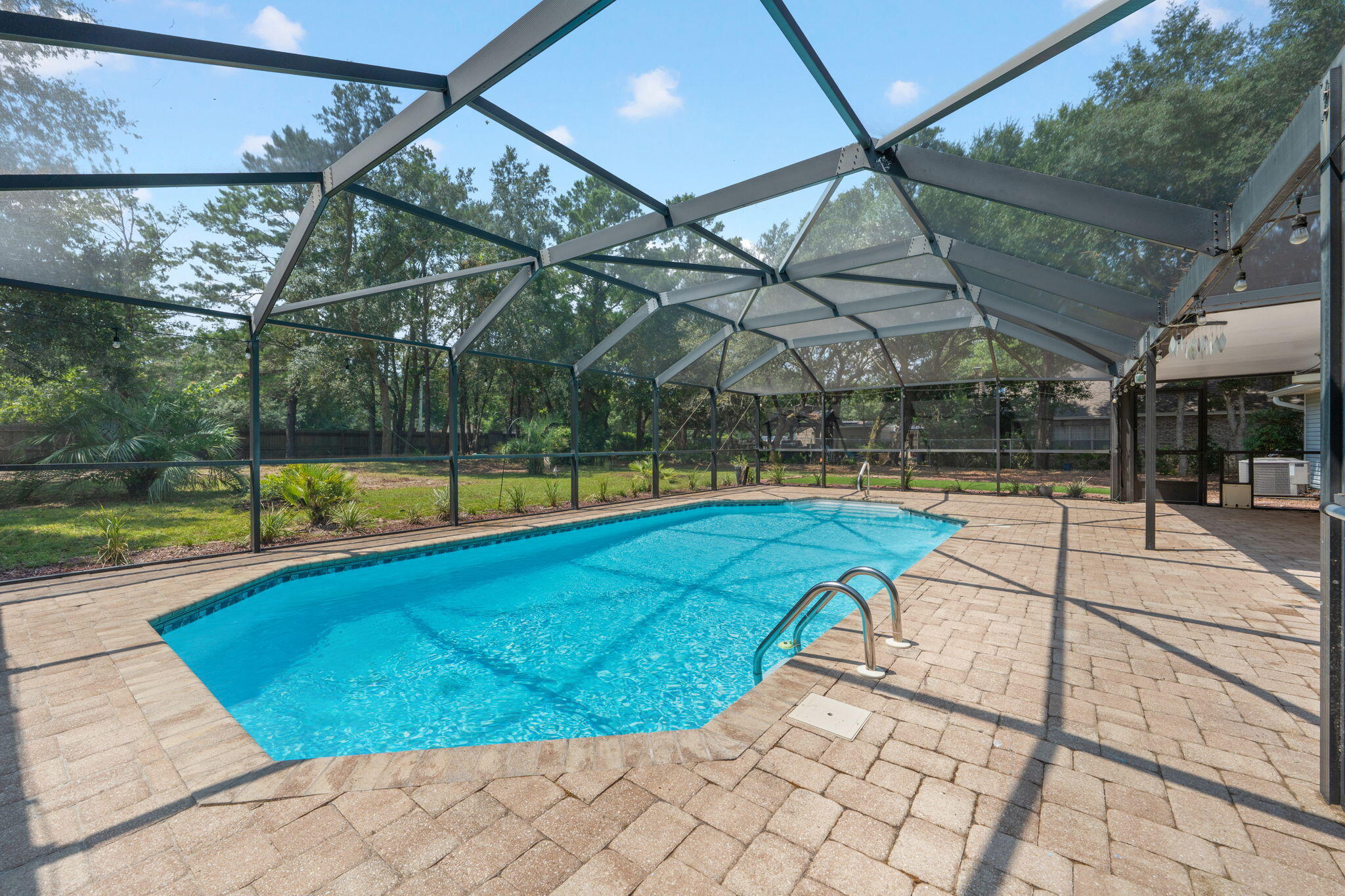 ROBLEDAL ESTATES - Residential