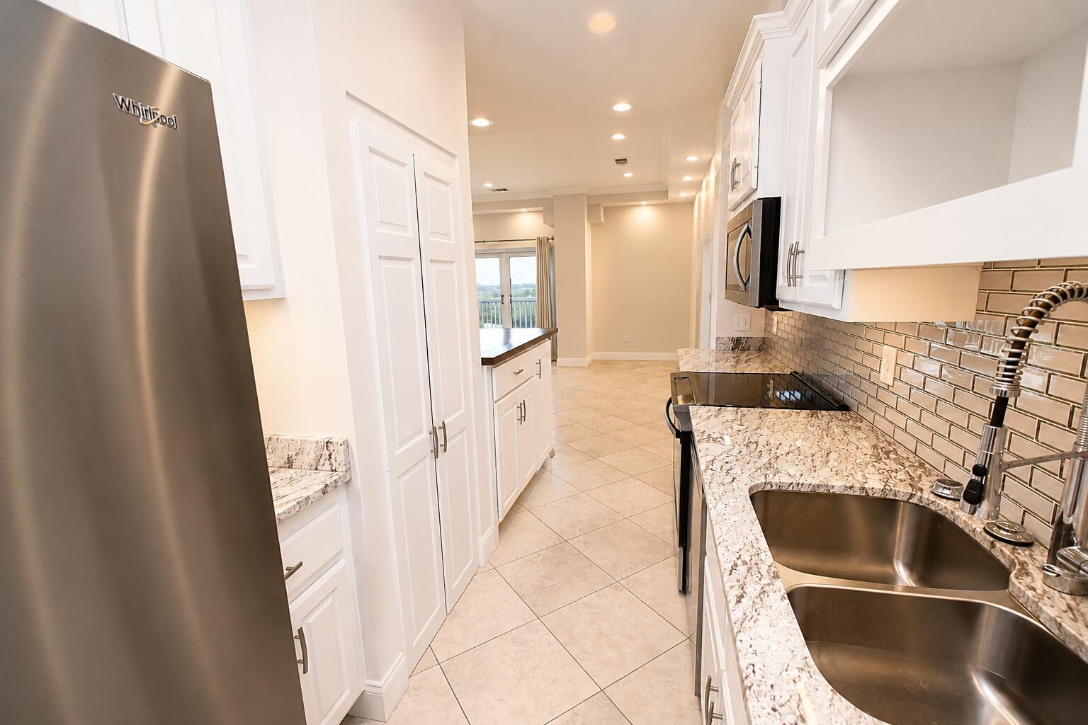 SUN KING TOWERS PH 1 - Residential Lease