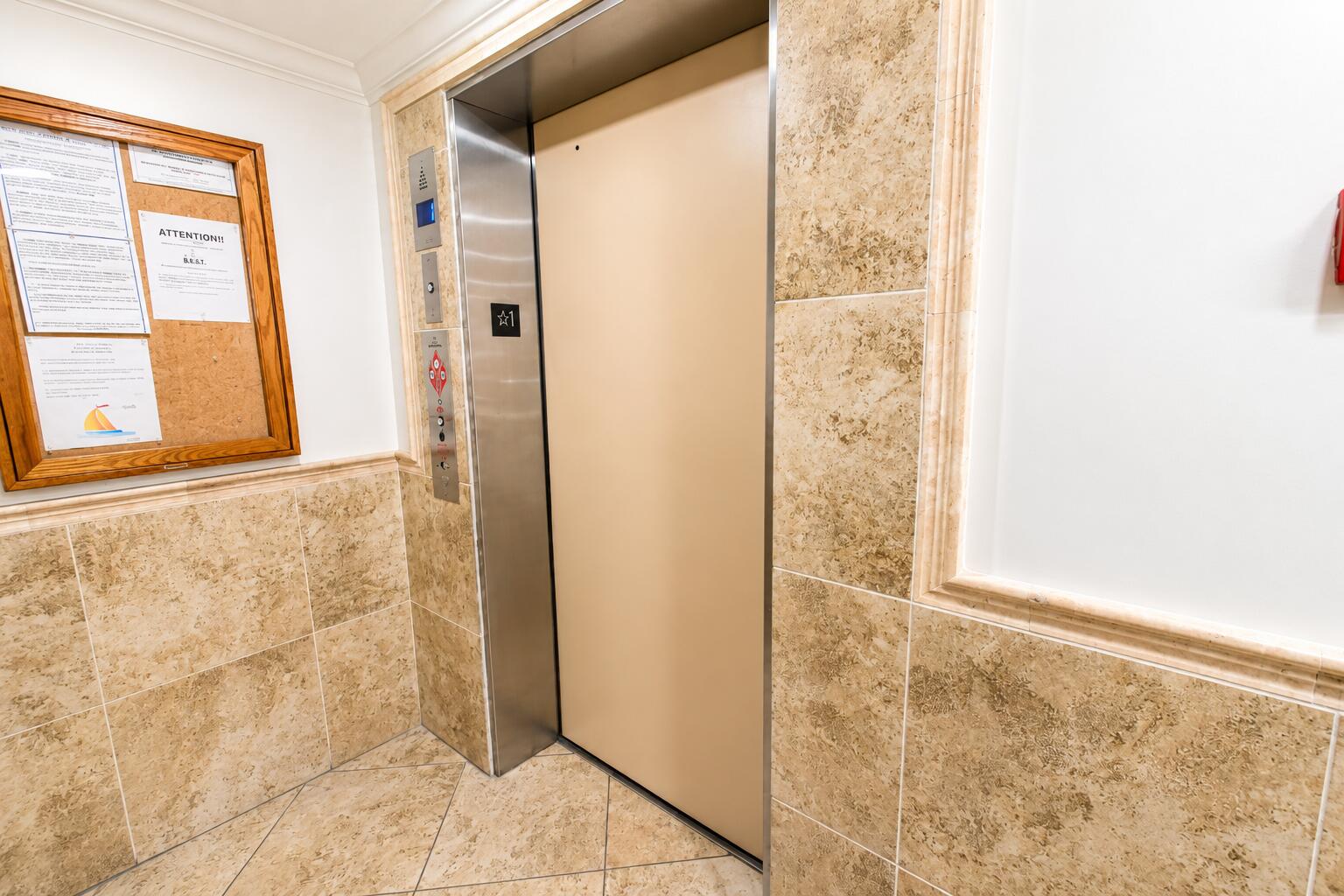 SUN KING TOWERS PH 1 - Residential Lease
