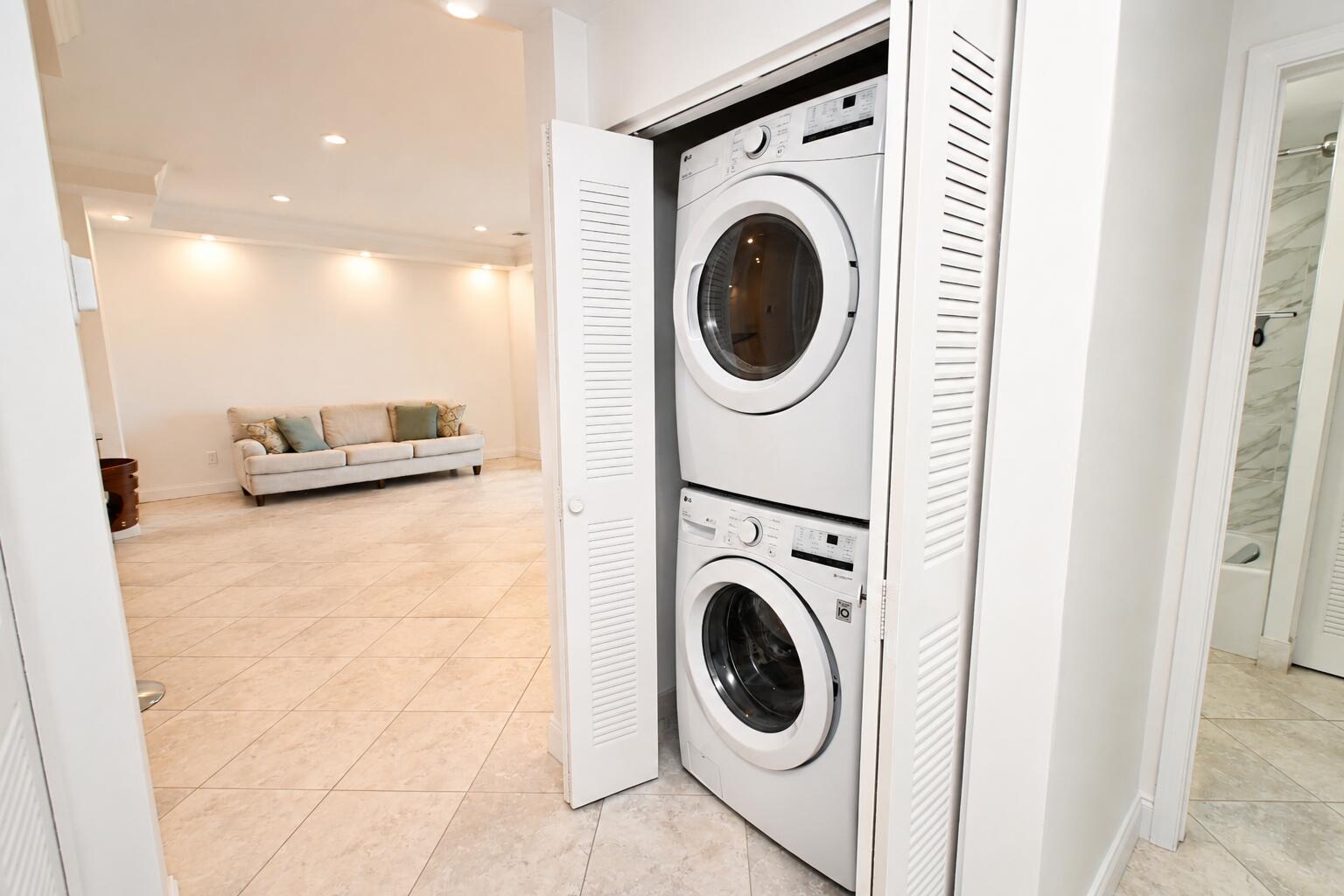 SUN KING TOWERS PH 1 - Residential Lease