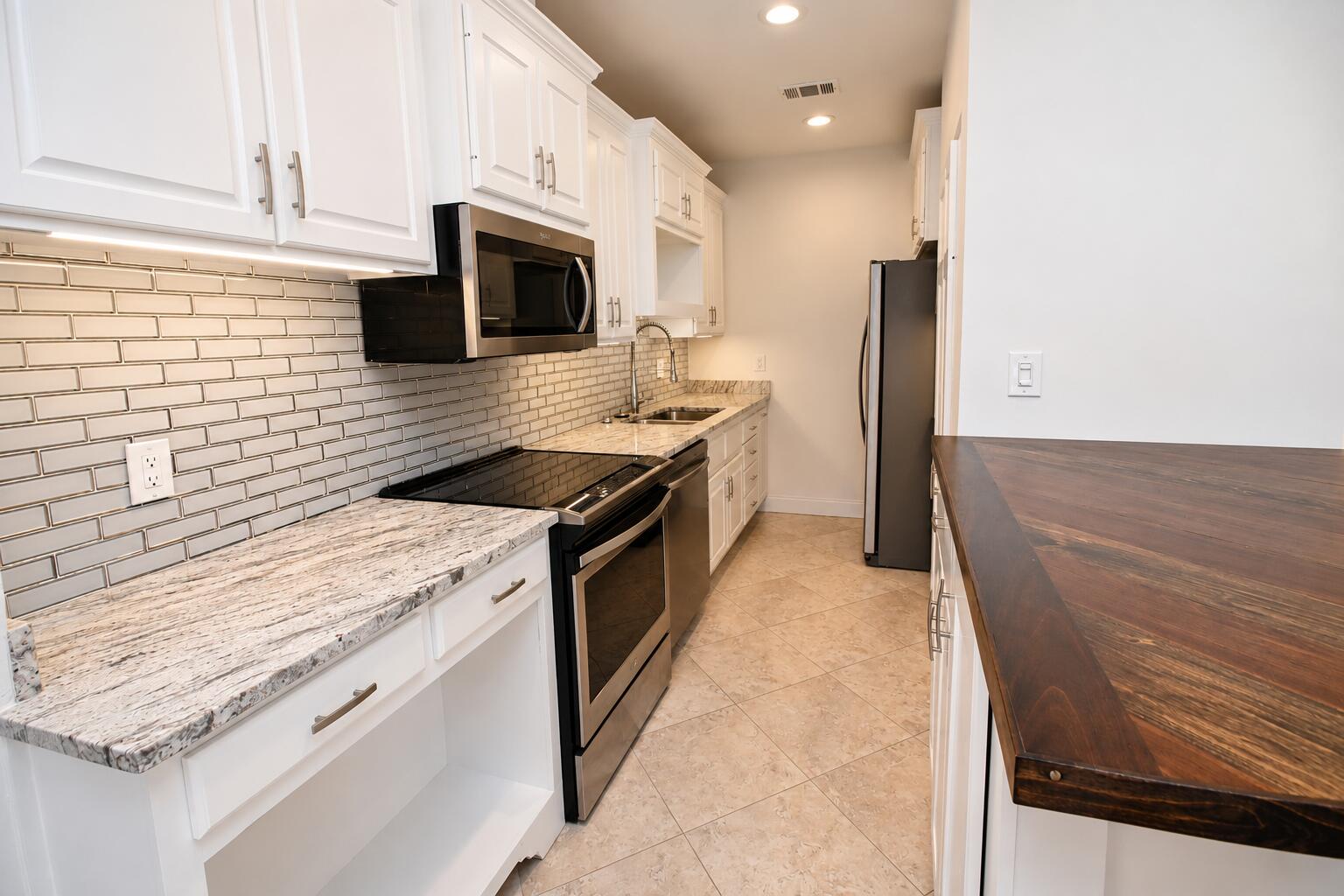SUN KING TOWERS PH 1 - Residential Lease