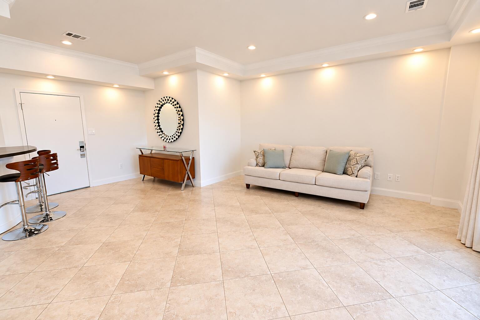 SUN KING TOWERS PH 1 - Residential Lease