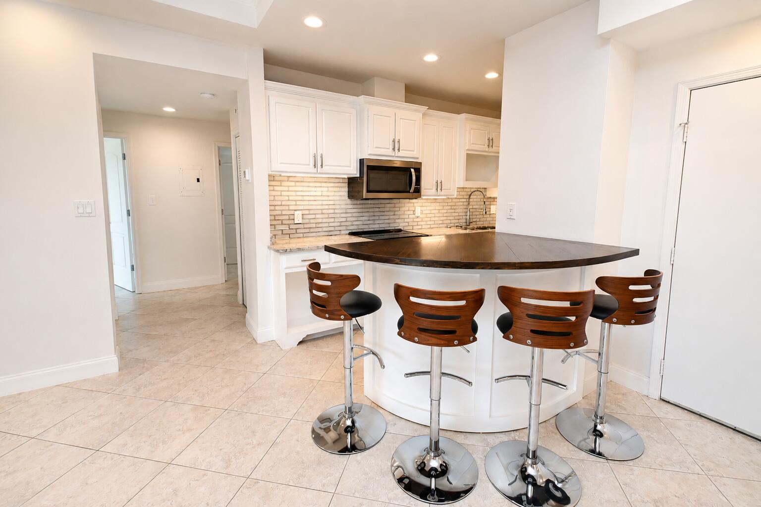 SUN KING TOWERS PH 1 - Residential Lease