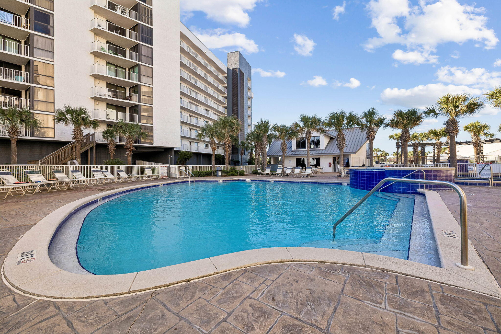 MAINSAIL CONDO PH 3 - Residential