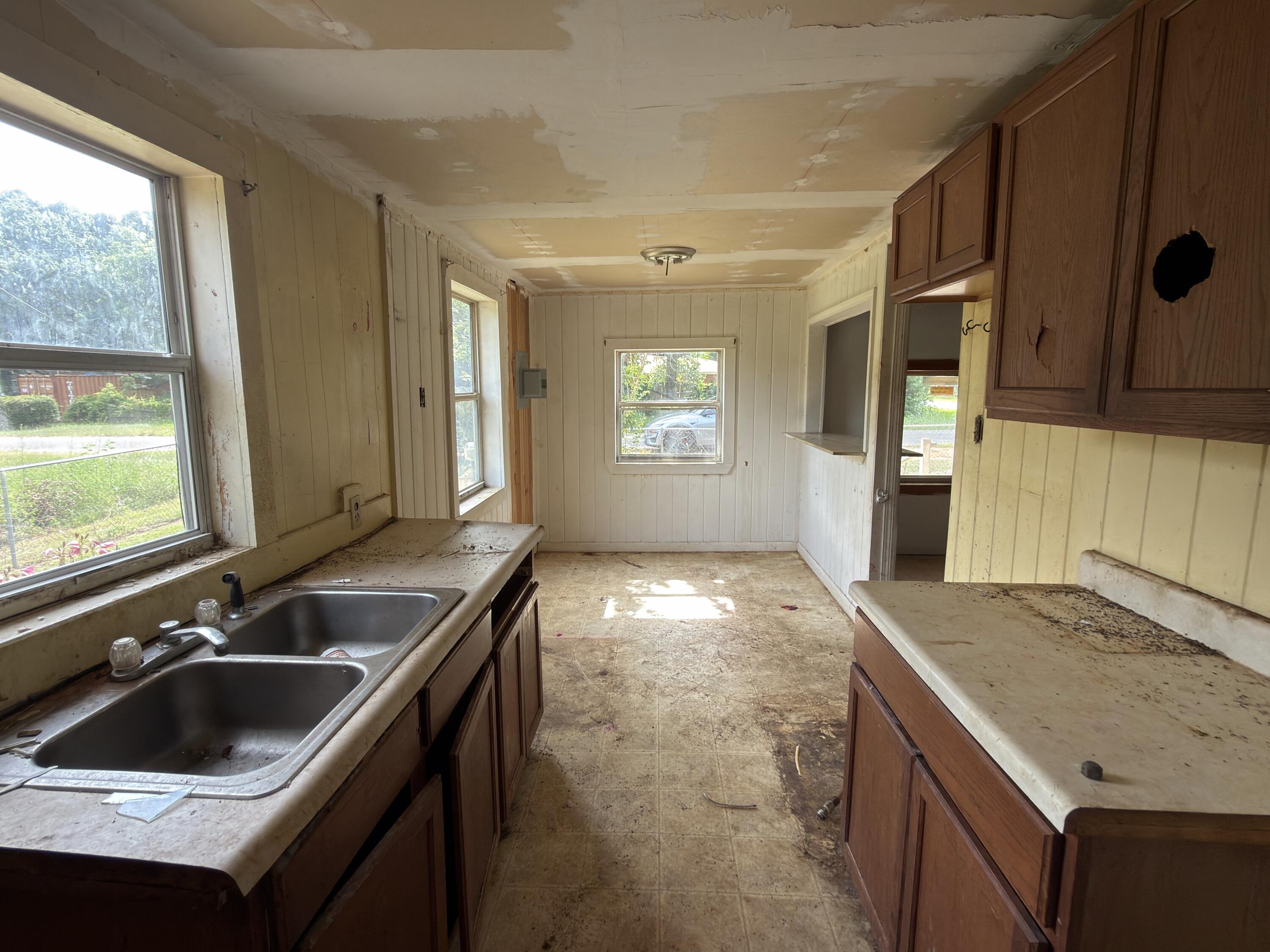 PINECREST - Residential