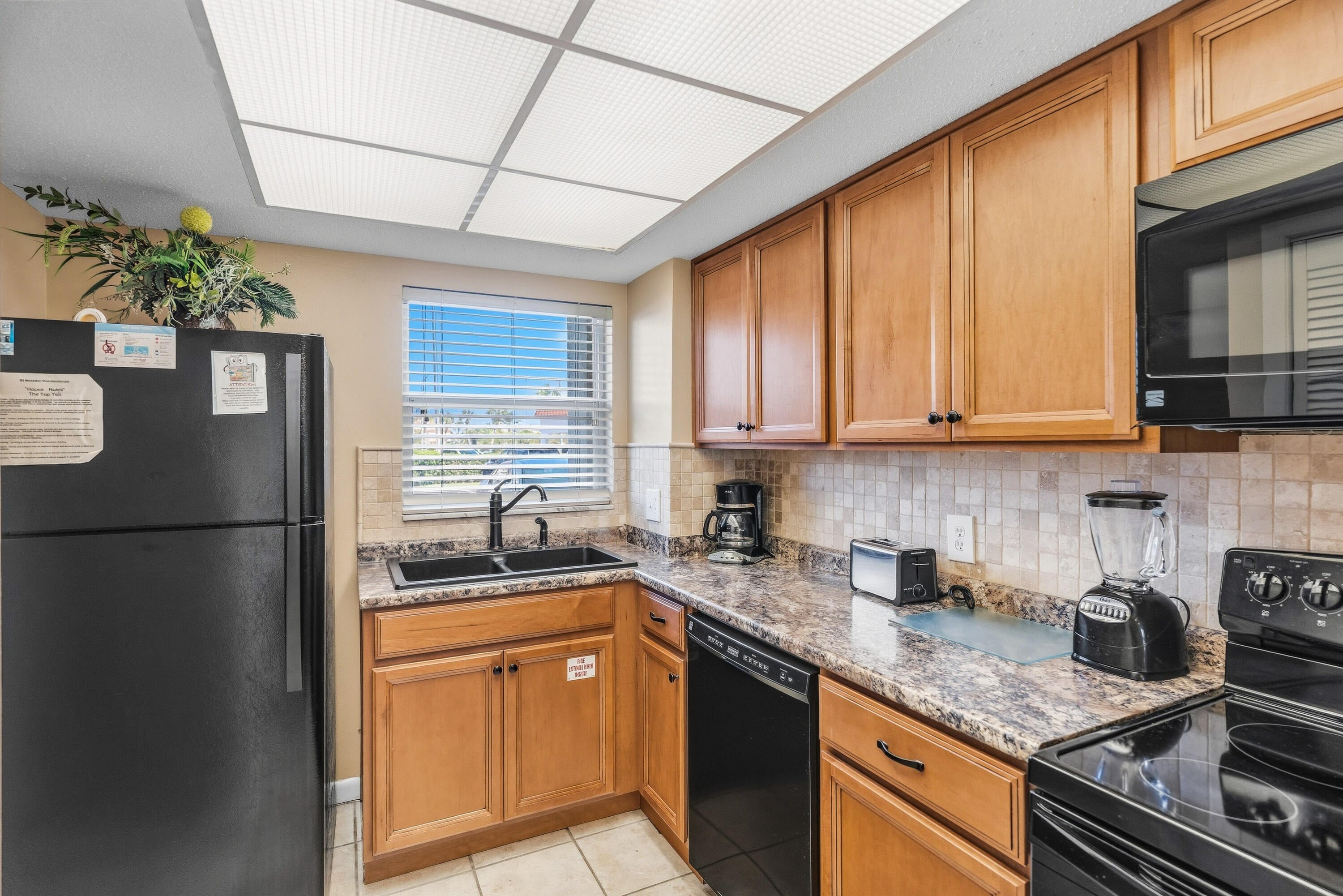 EL MATADOR CONDO - Residential