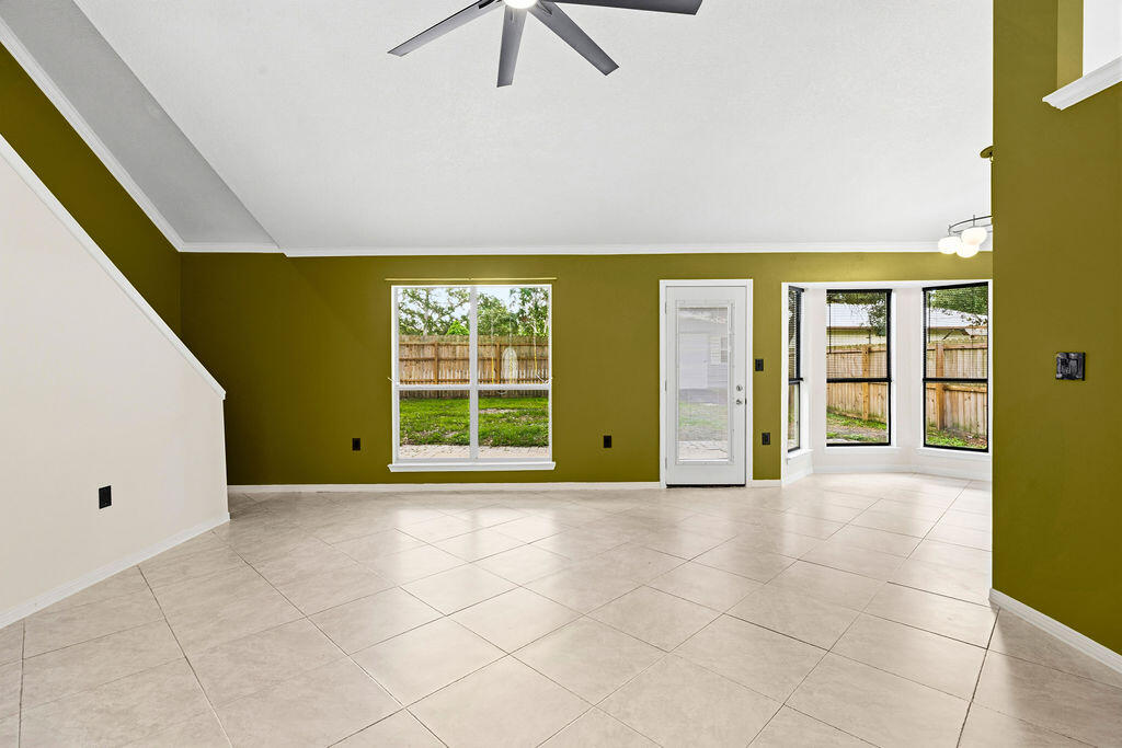 EMERALD GARDENS NORTH 1ST ADDN - Residential