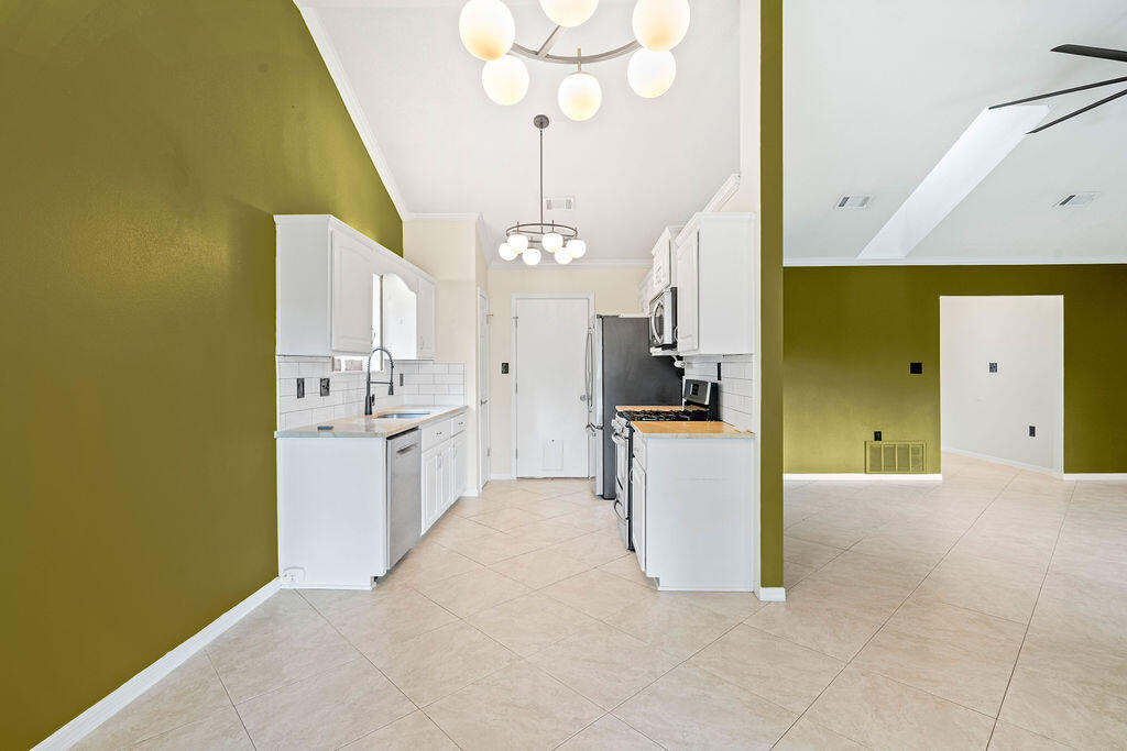 EMERALD GARDENS NORTH 1ST ADDN - Residential