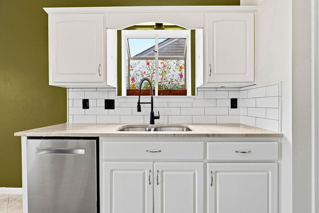 EMERALD GARDENS NORTH 1ST ADDN - Residential