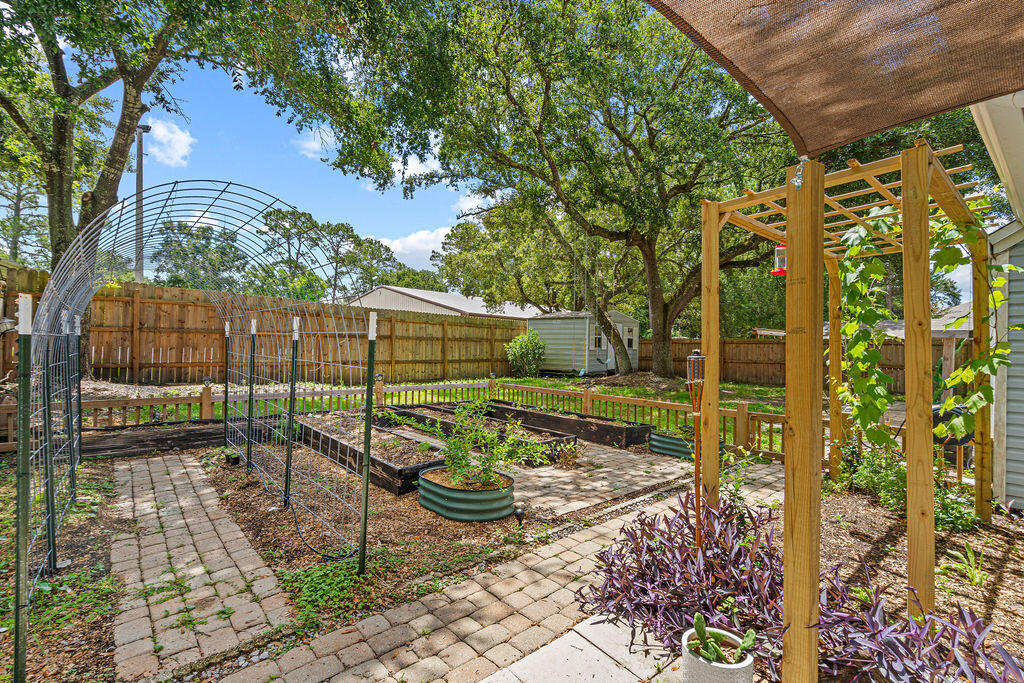 EMERALD GARDENS NORTH 1ST ADDN - Residential