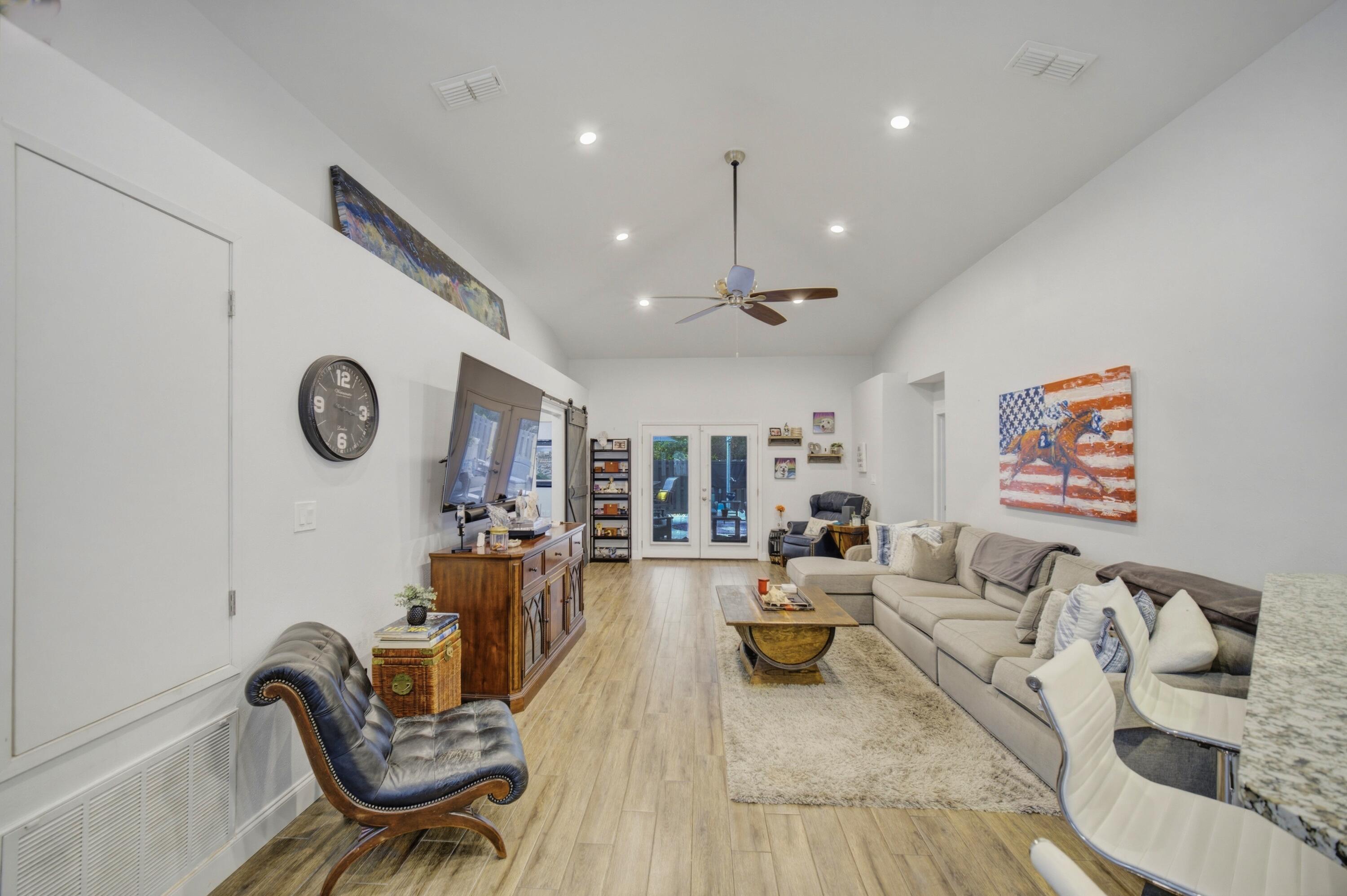 PARADISE RETREAT - Residential