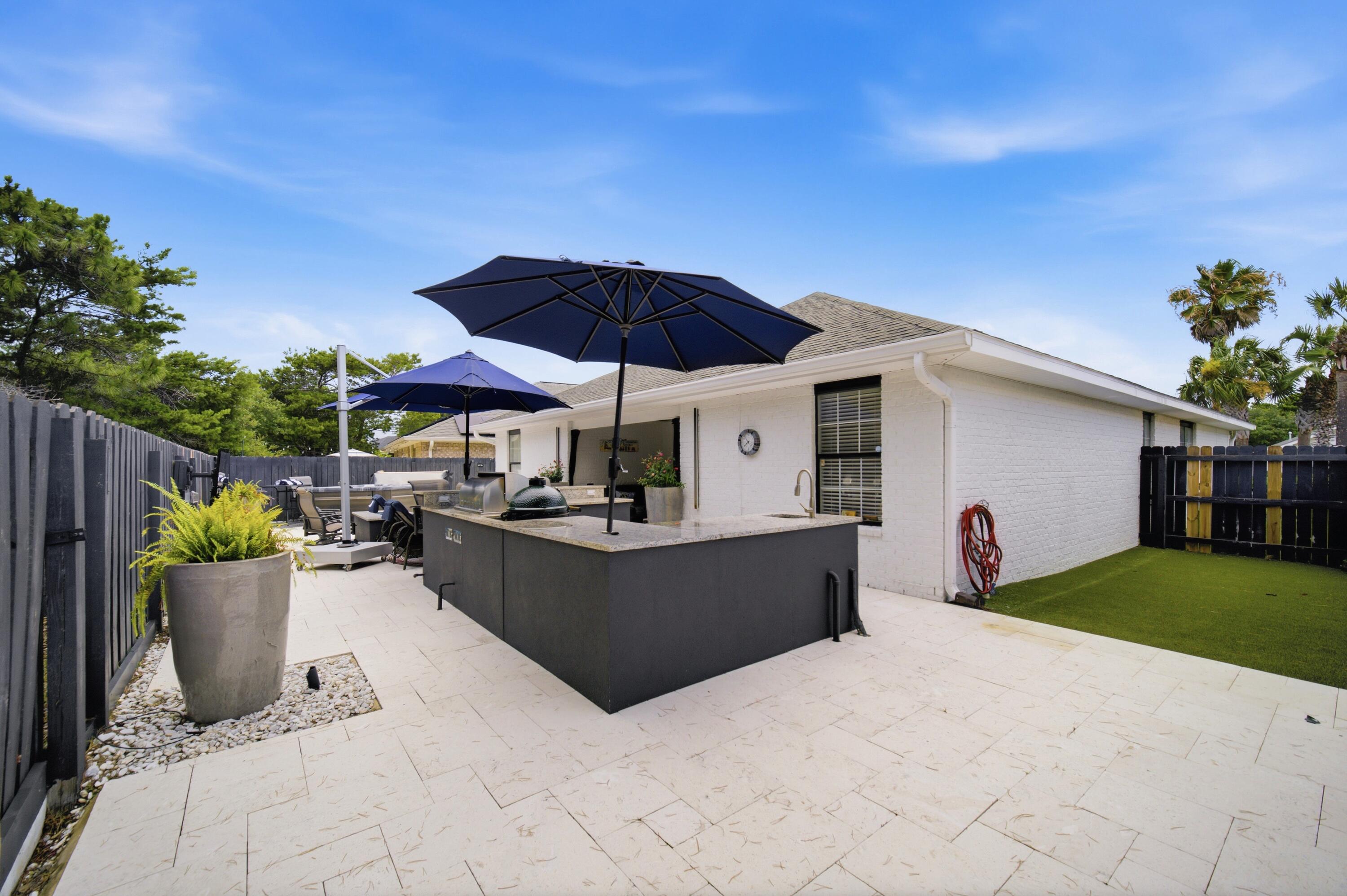 PARADISE RETREAT - Residential