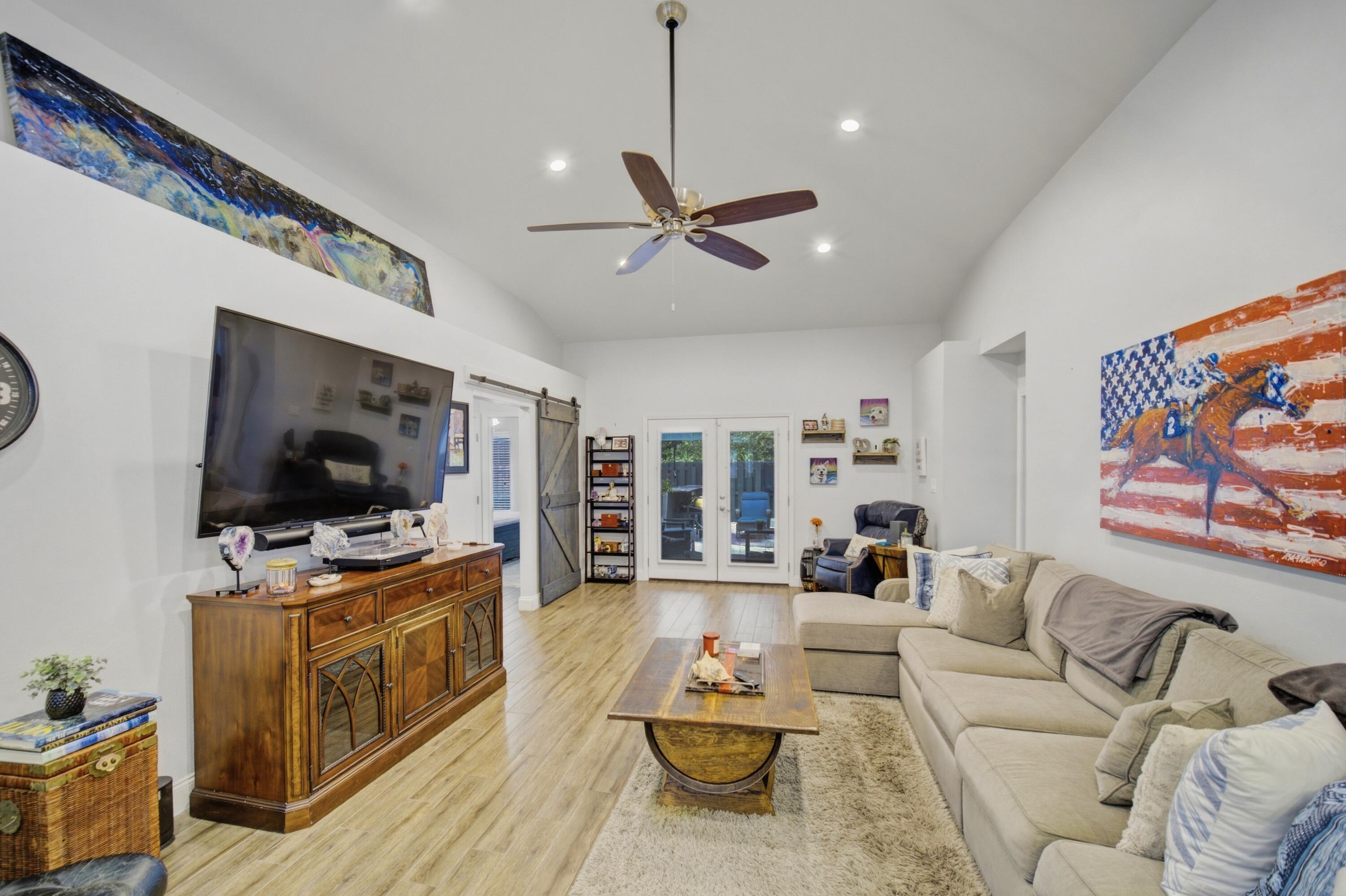 PARADISE RETREAT - Residential