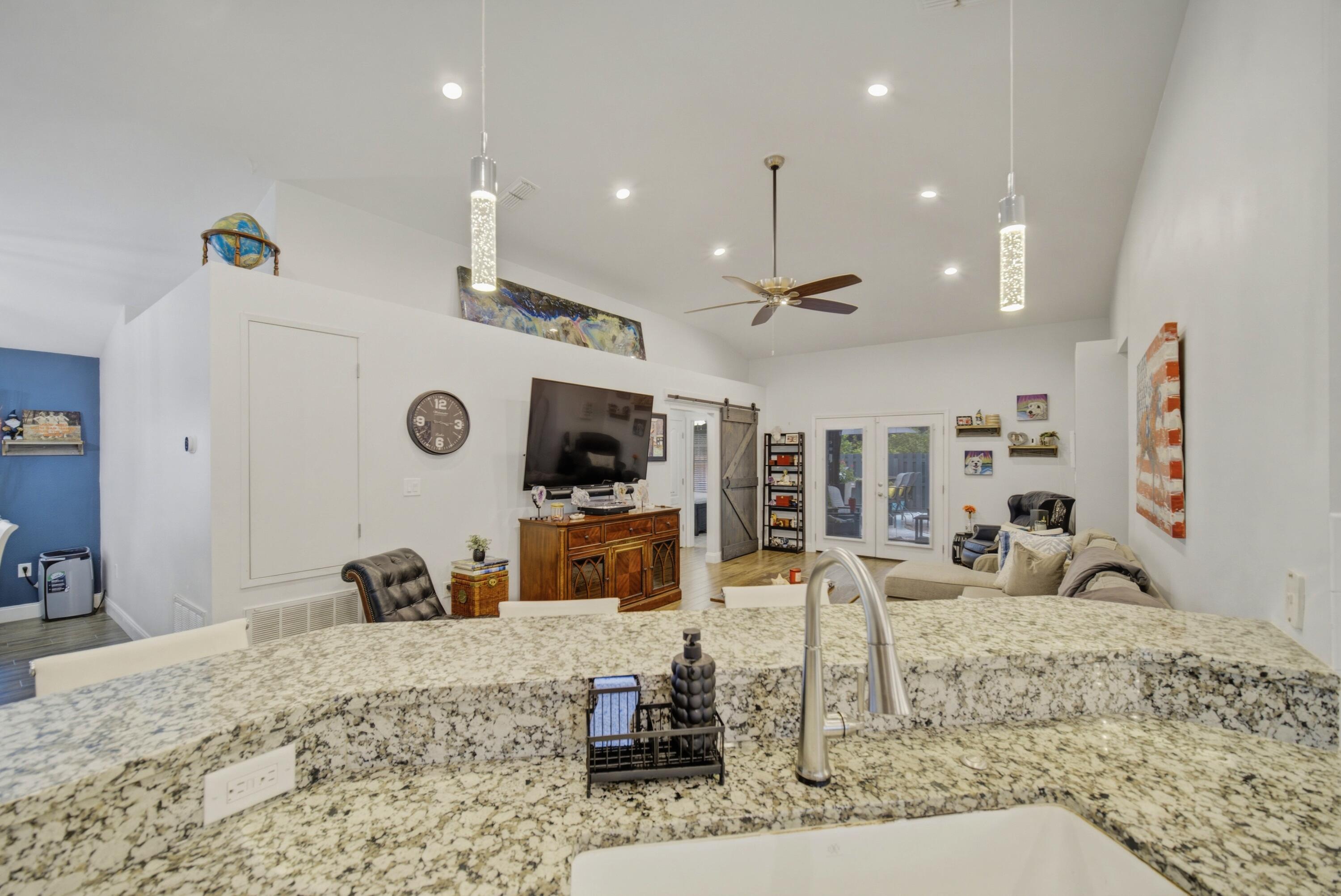 PARADISE RETREAT - Residential