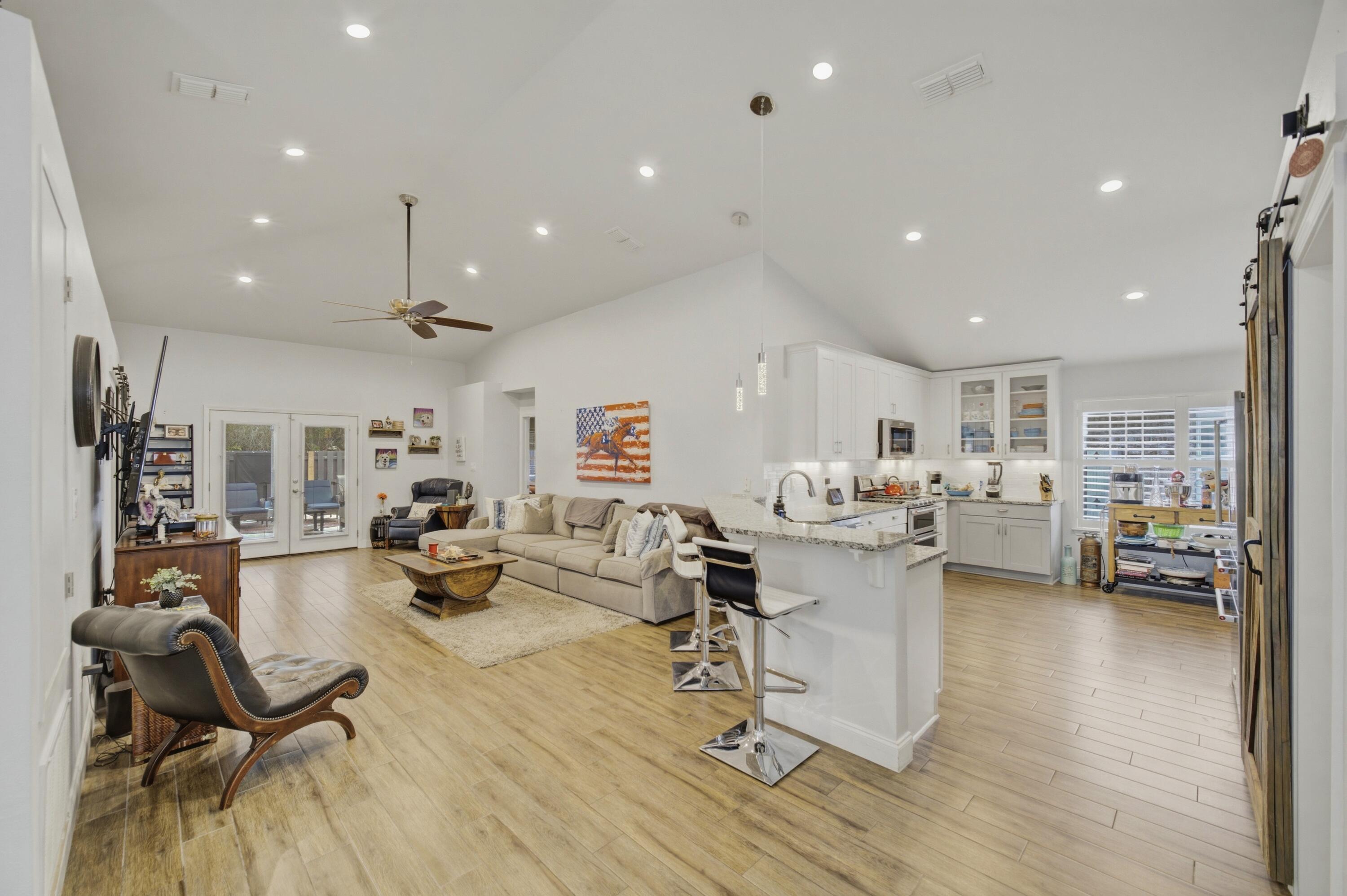 PARADISE RETREAT - Residential