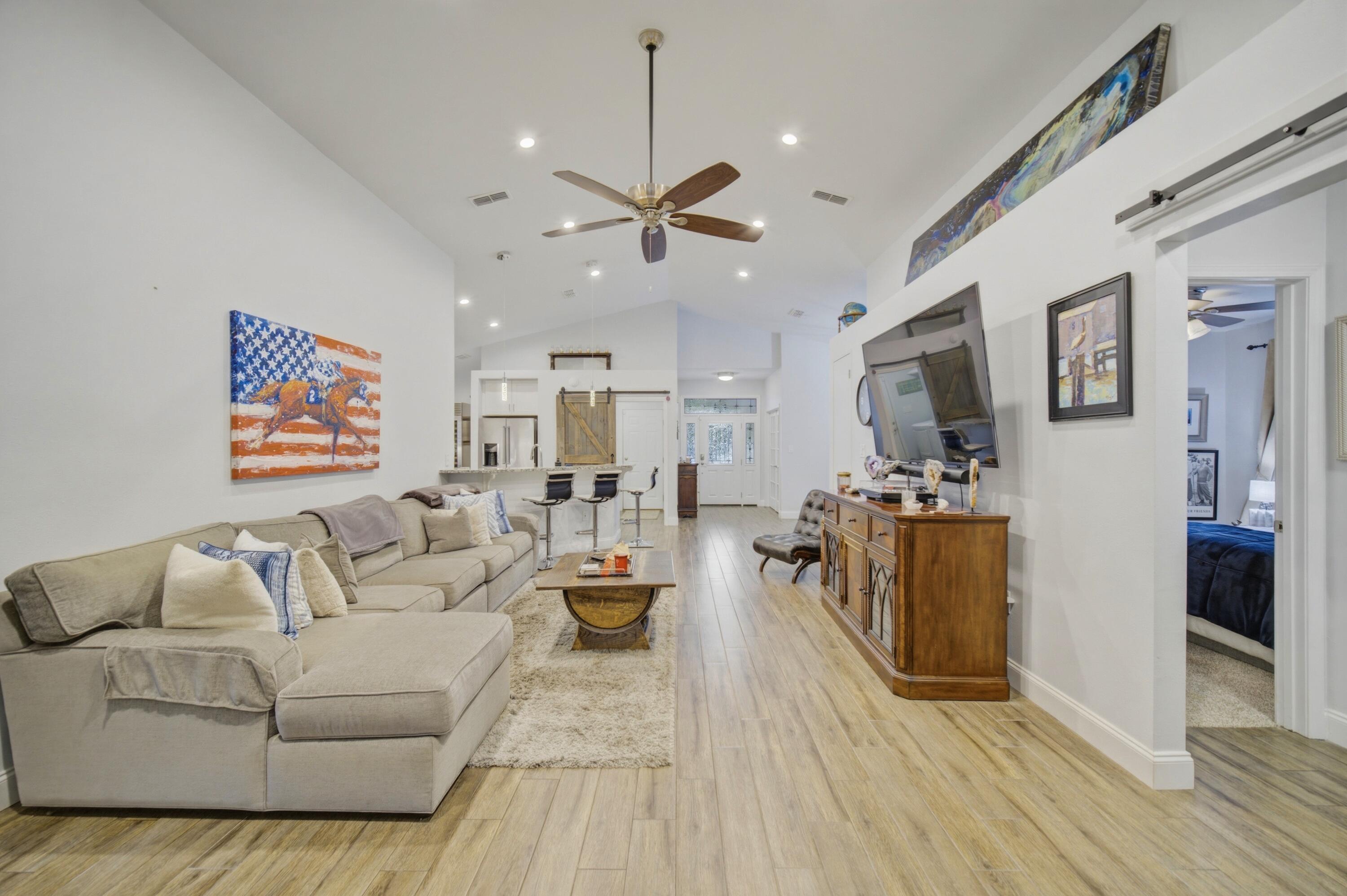 PARADISE RETREAT - Residential