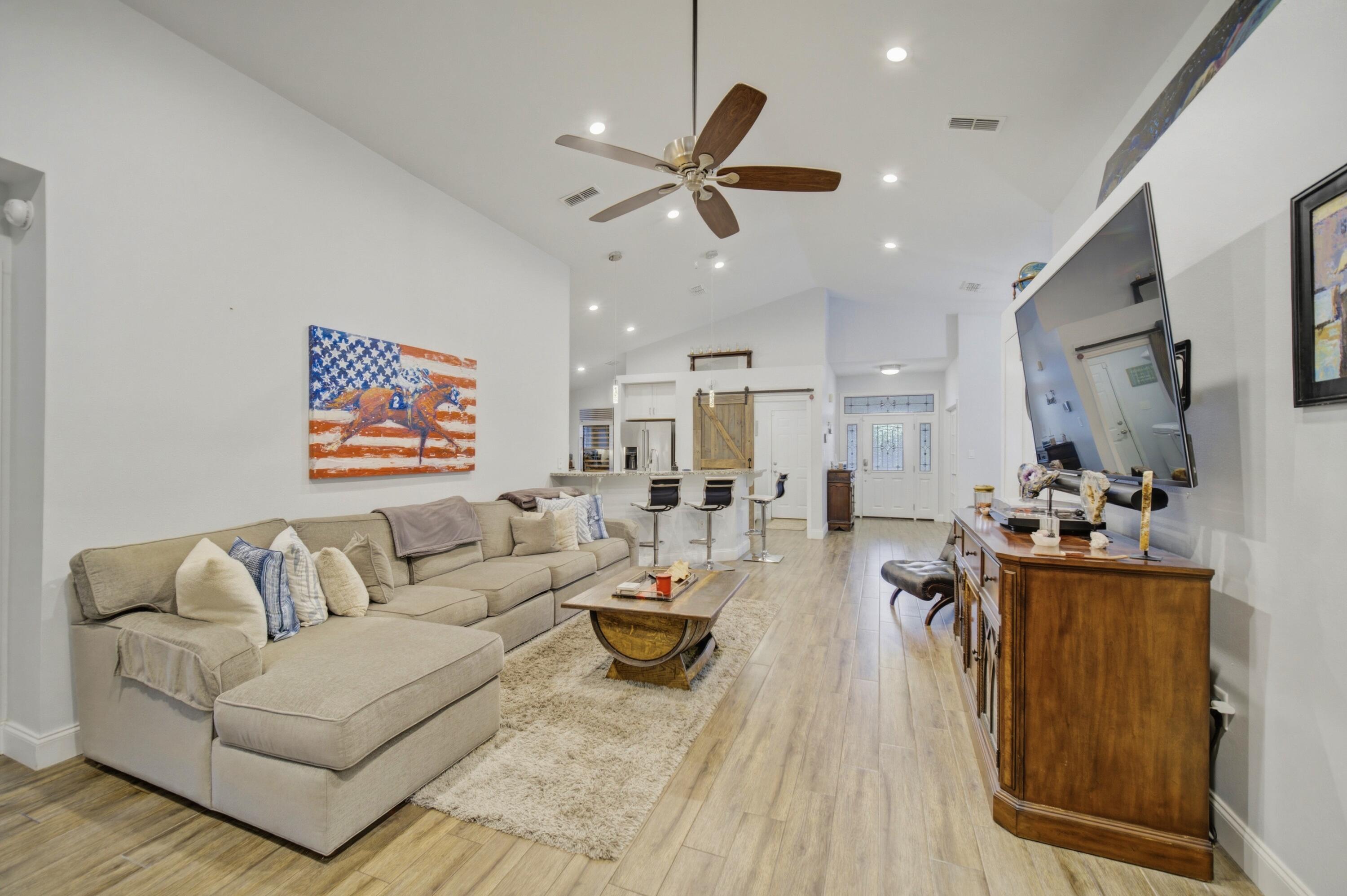 PARADISE RETREAT - Residential