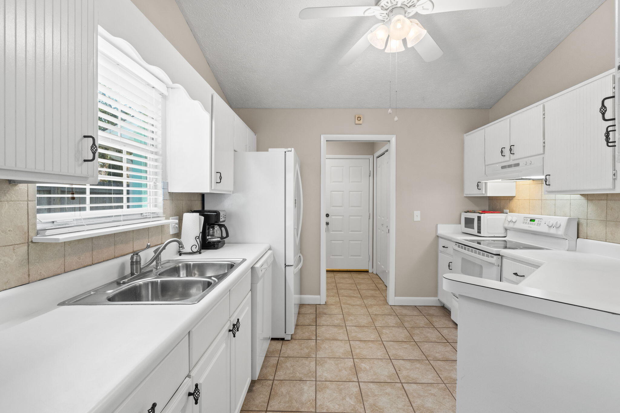 SEACLUSION BEACH - Residential