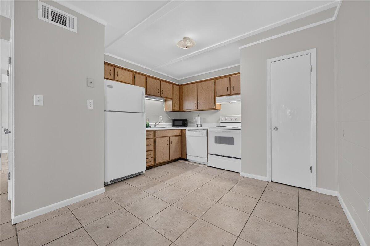 BREAKERS WEST - Residential