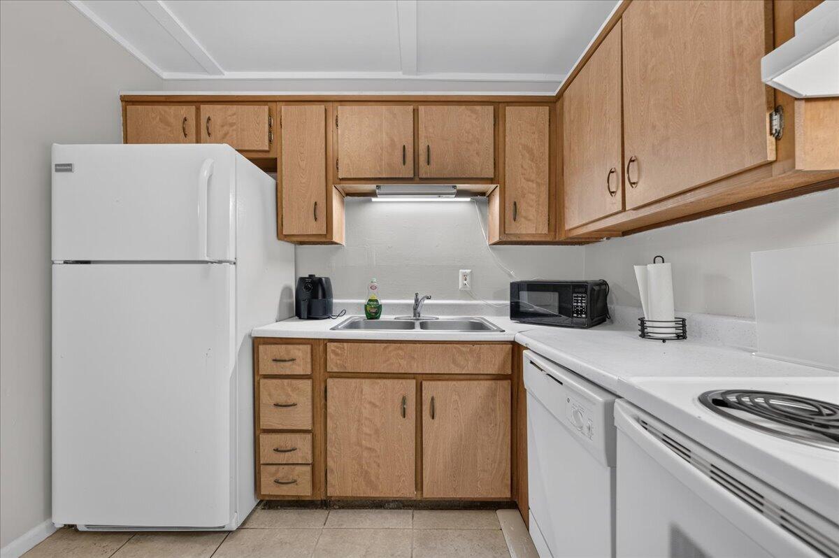 BREAKERS WEST - Residential