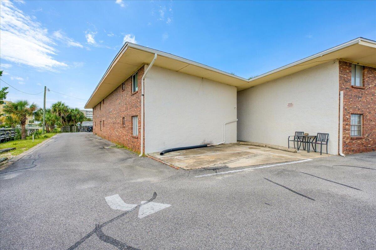 BREAKERS WEST - Residential