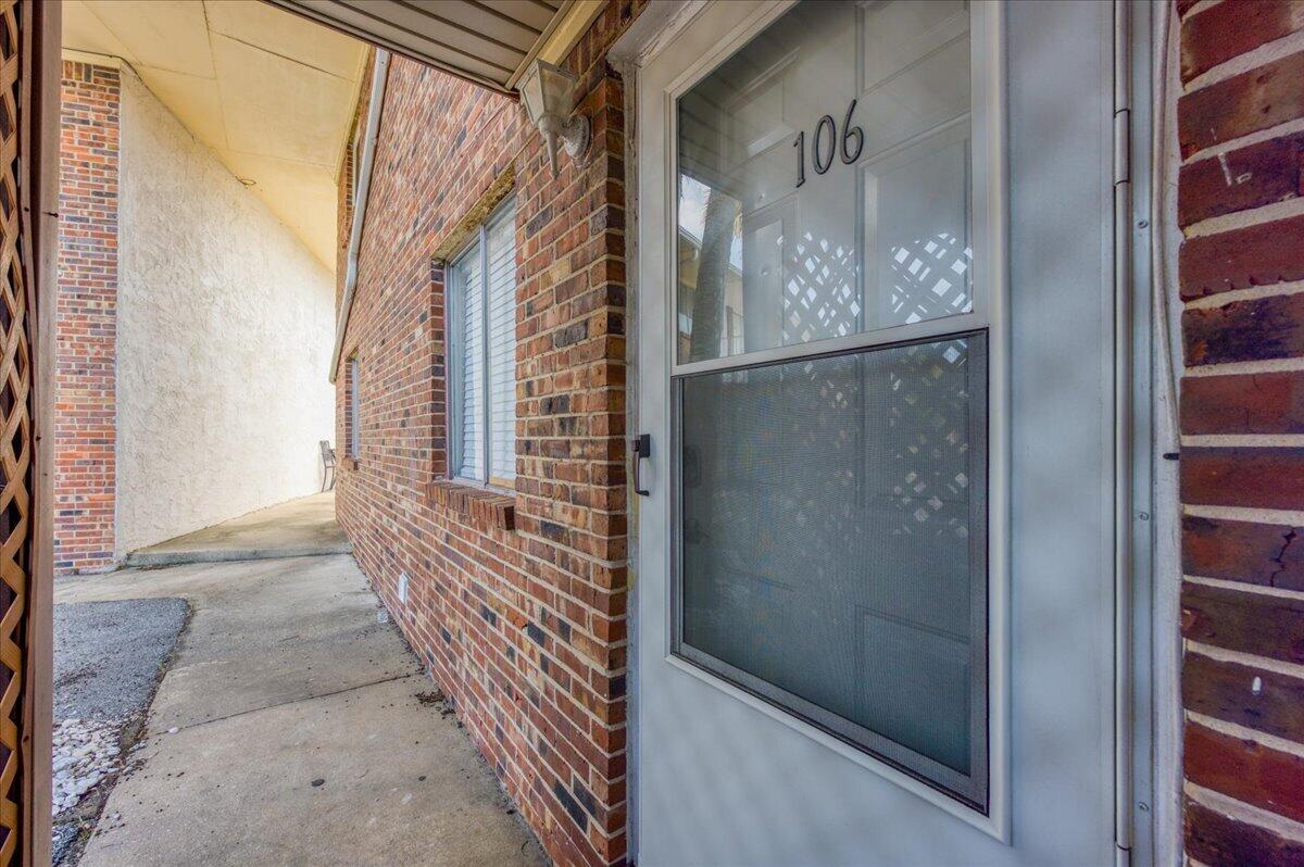 BREAKERS WEST - Residential