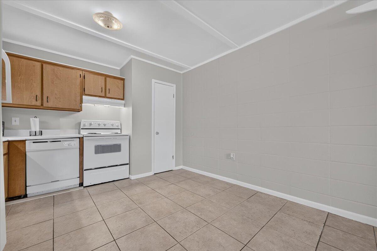BREAKERS WEST - Residential