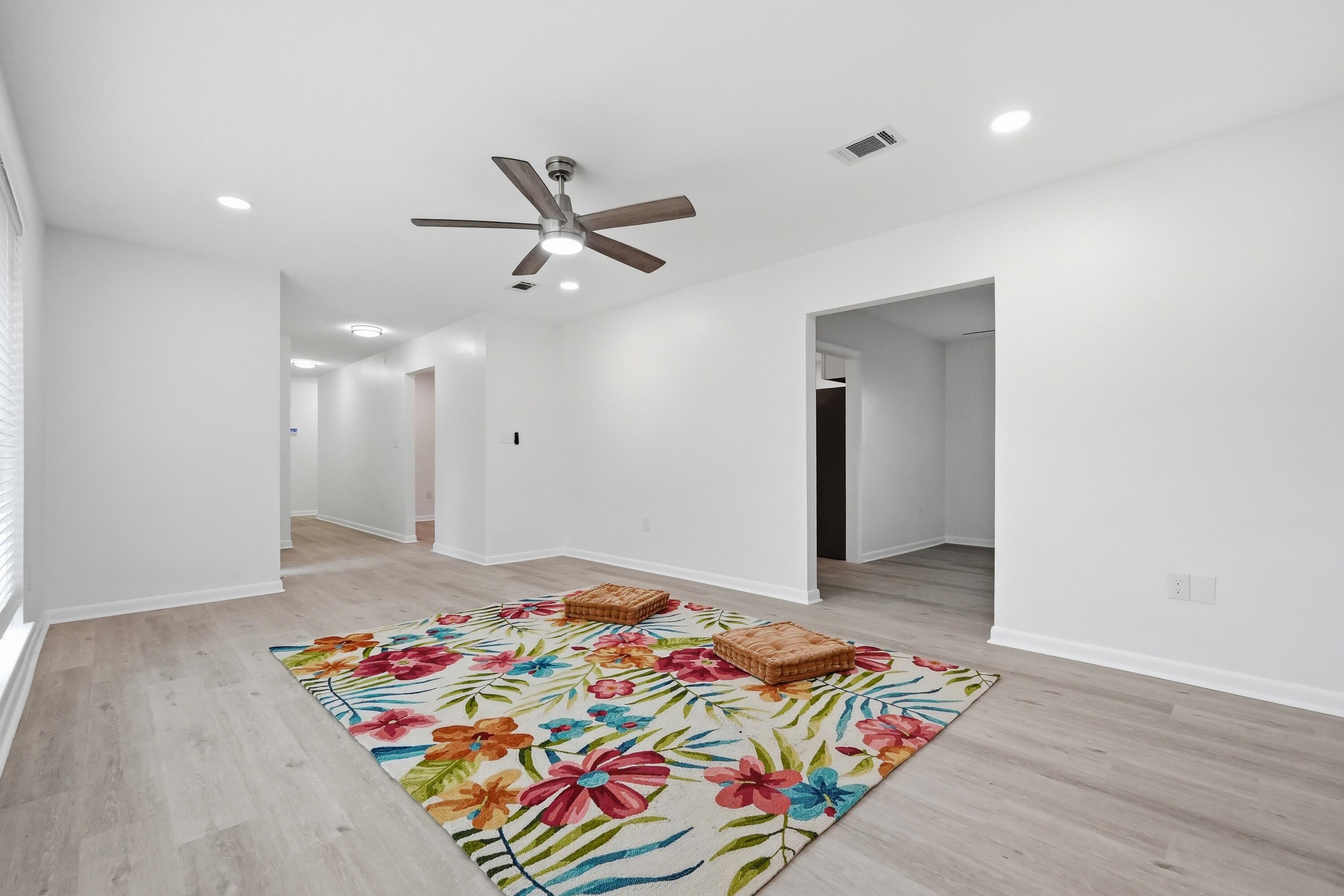 COUNTRY CLUB ESTATES - Residential