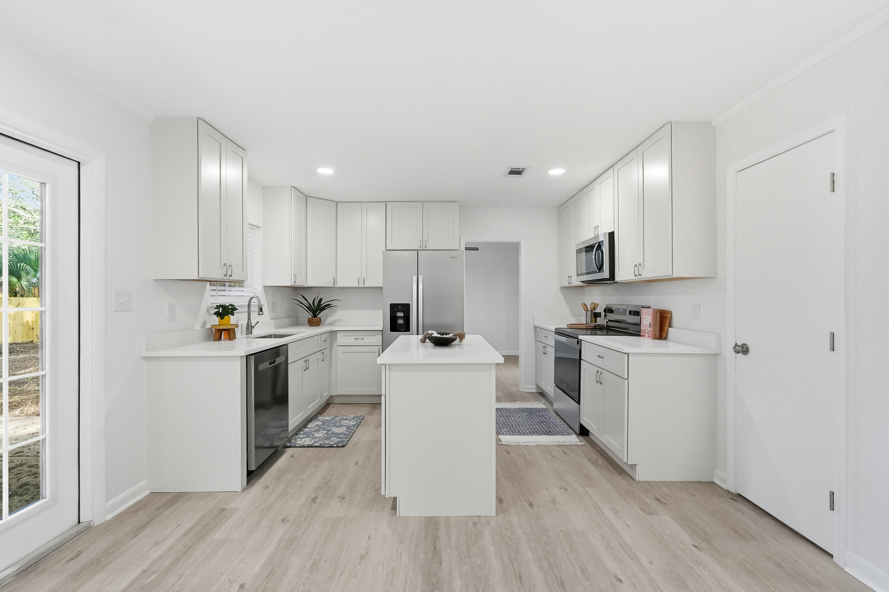 COUNTRY CLUB ESTATES - Residential