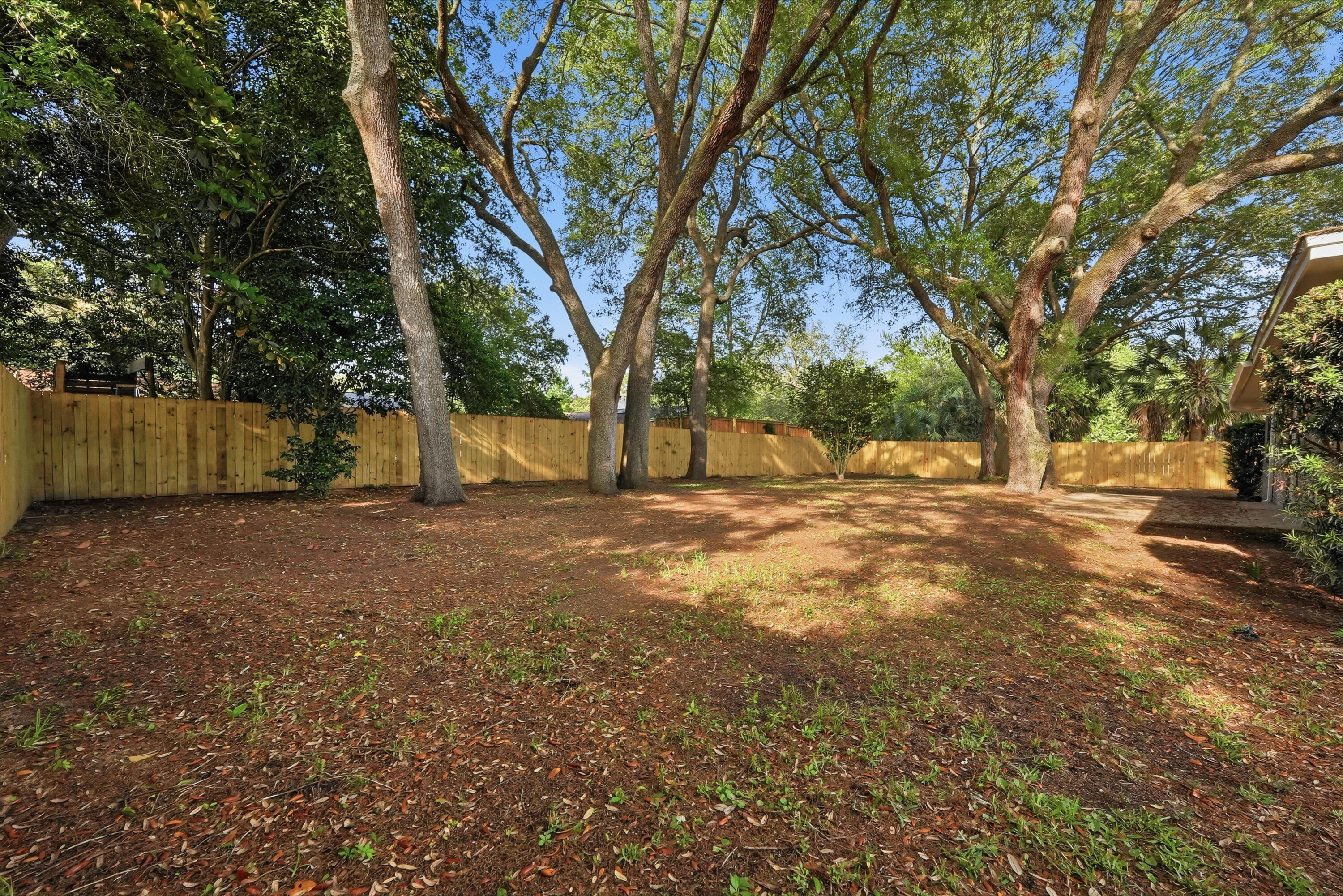 COUNTRY CLUB ESTATES - Residential