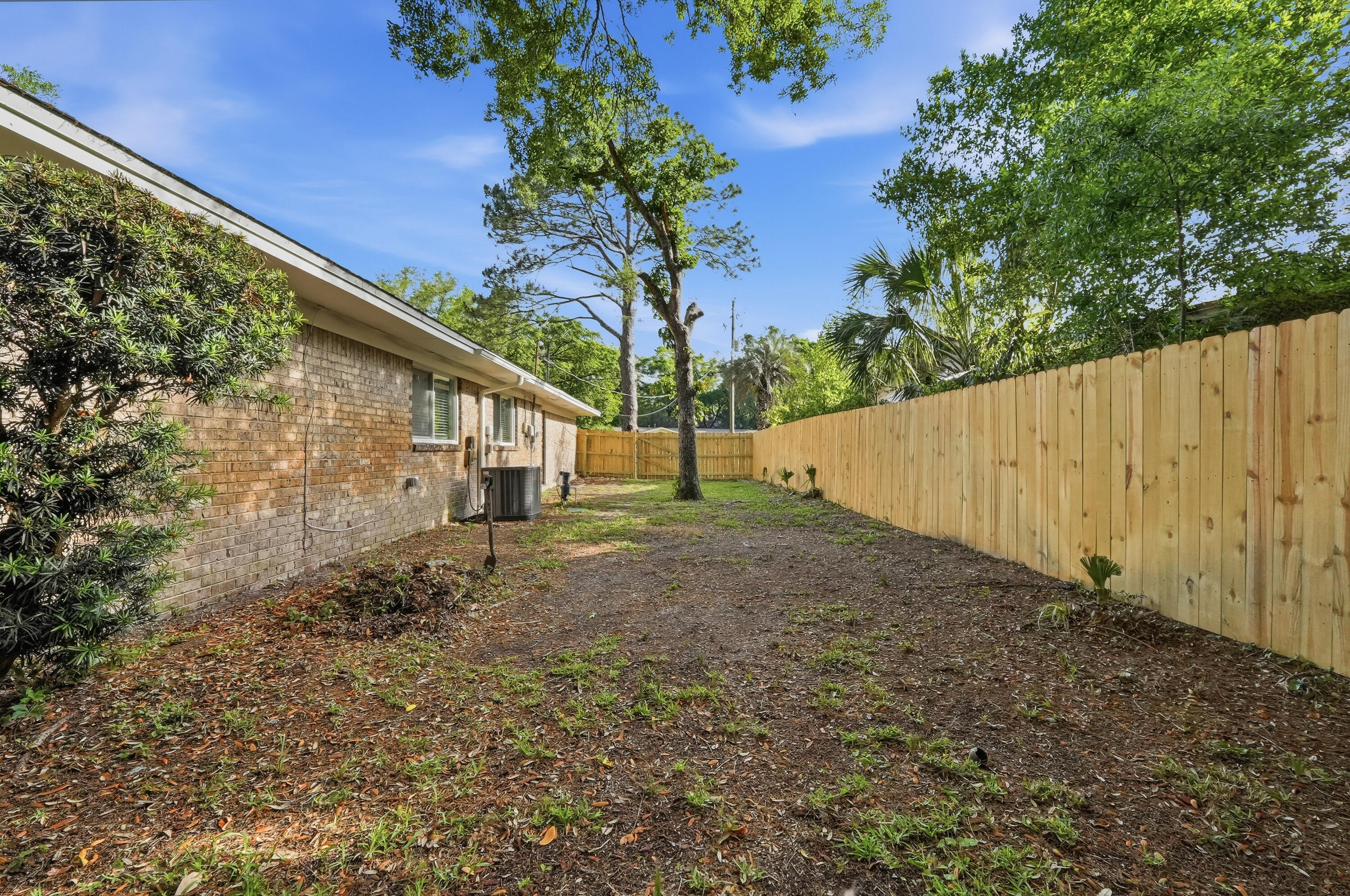 COUNTRY CLUB ESTATES - Residential