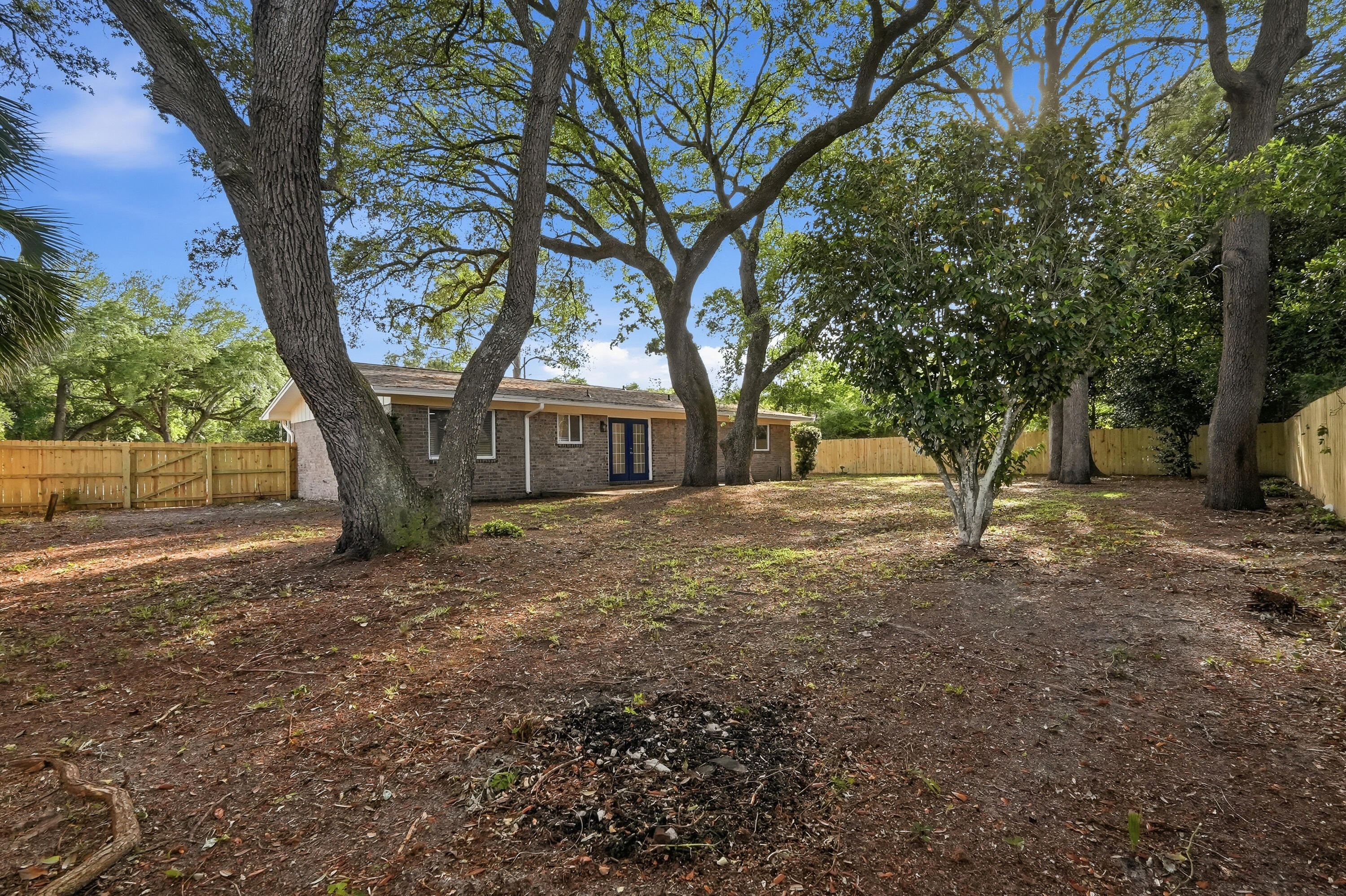 COUNTRY CLUB ESTATES - Residential