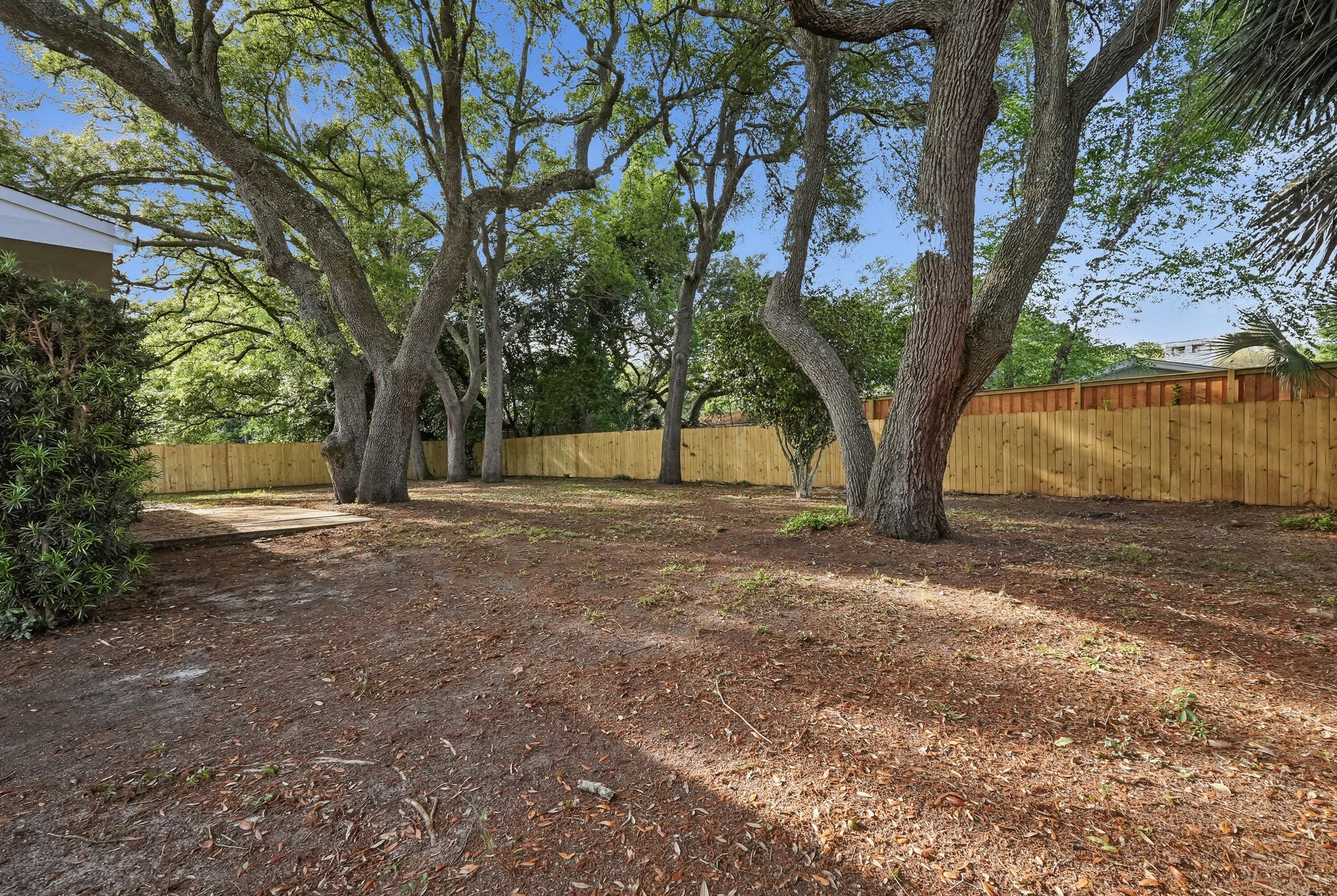 COUNTRY CLUB ESTATES - Residential