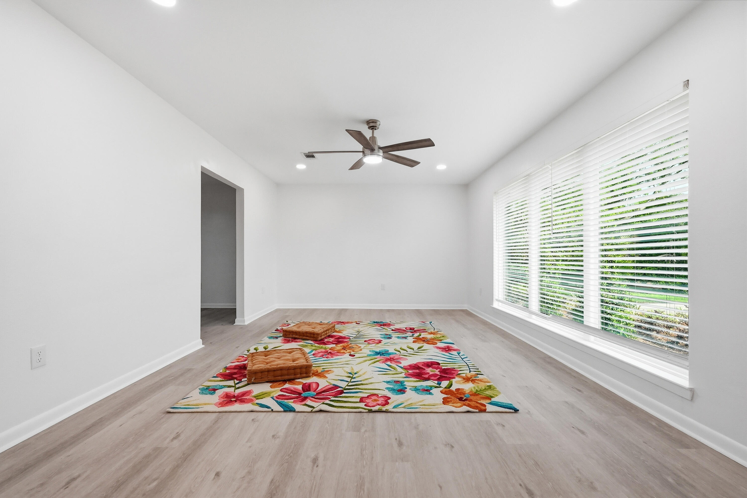 COUNTRY CLUB ESTATES - Residential