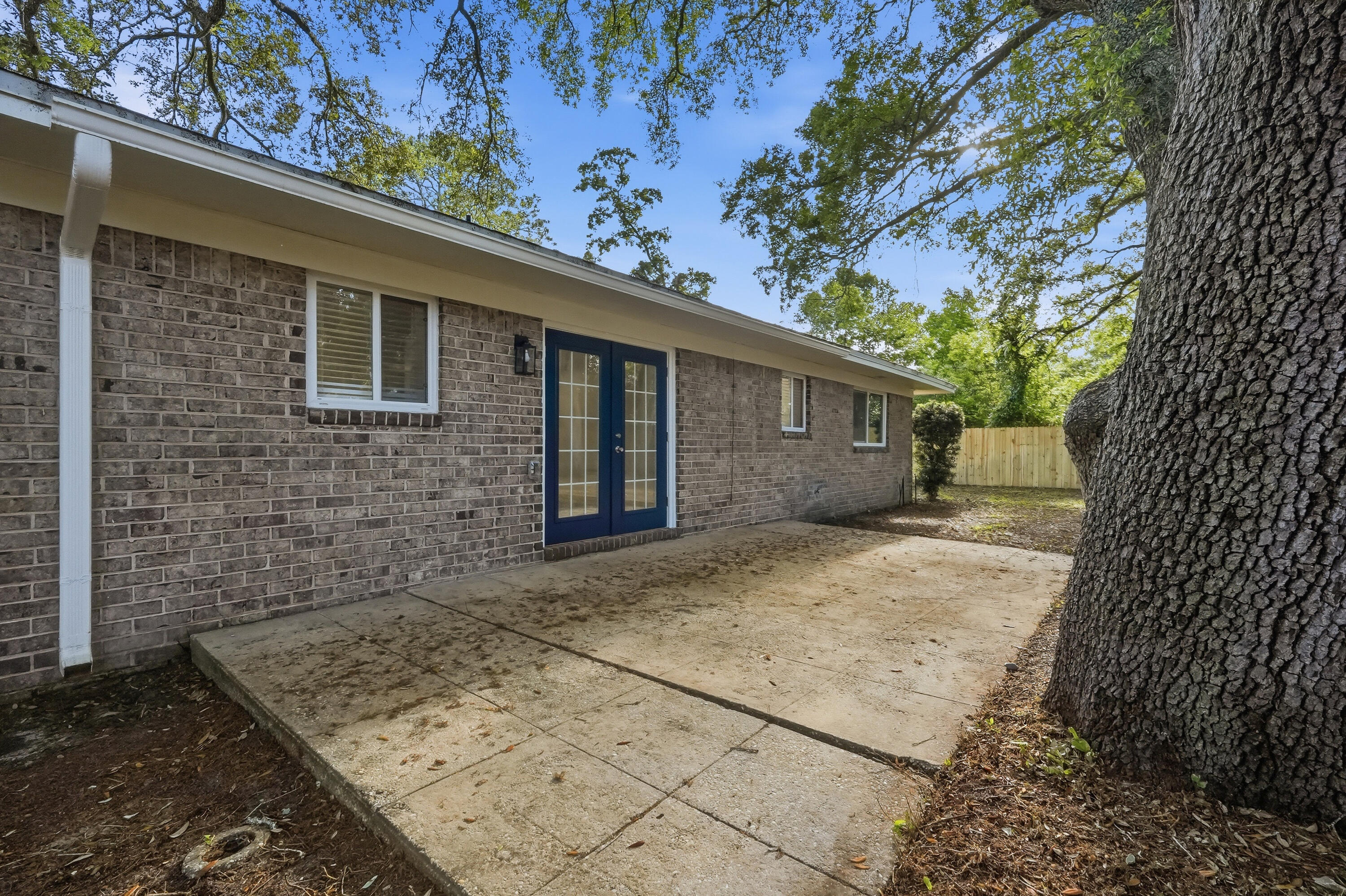 COUNTRY CLUB ESTATES - Residential