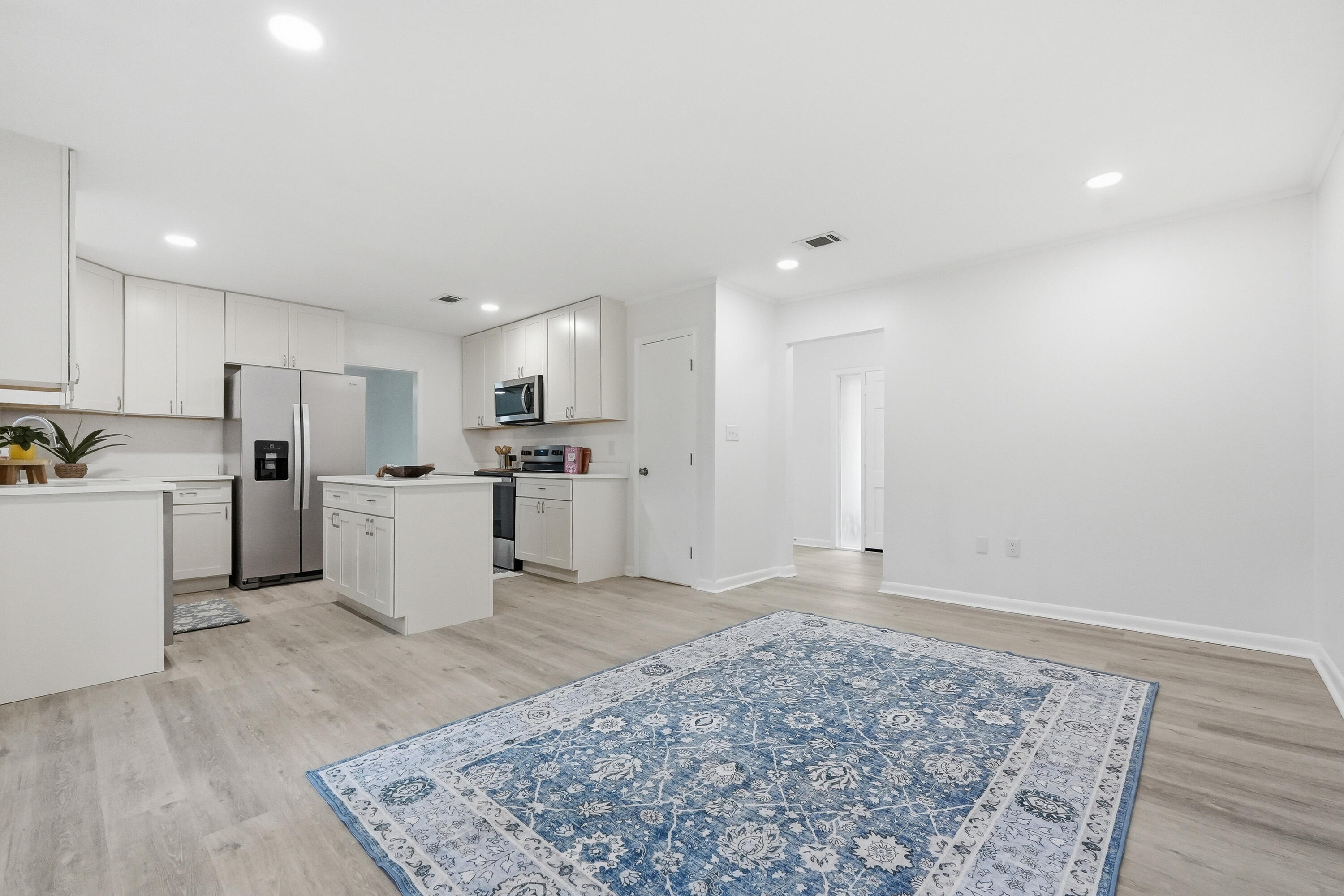 COUNTRY CLUB ESTATES - Residential