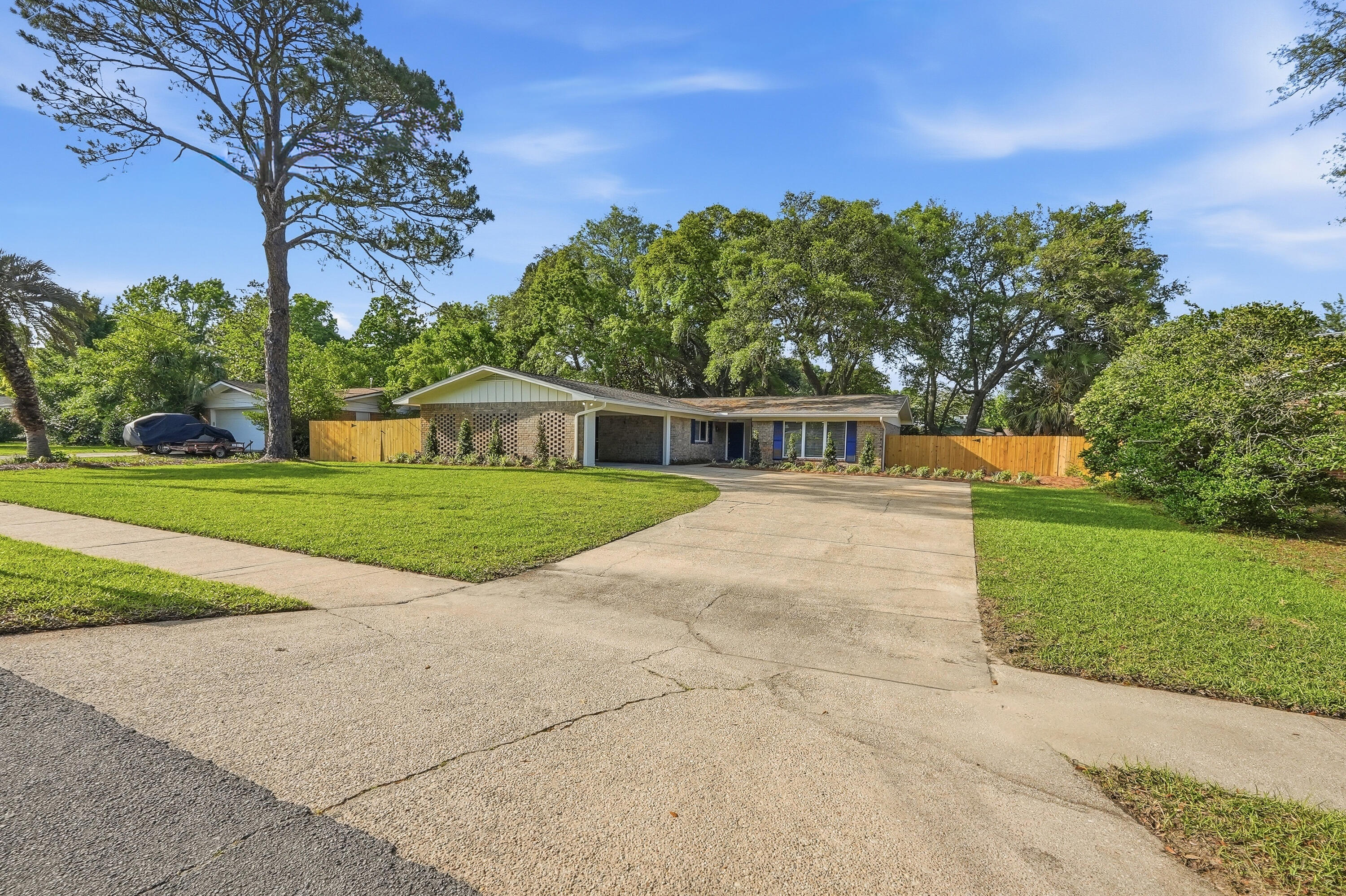 COUNTRY CLUB ESTATES - Residential