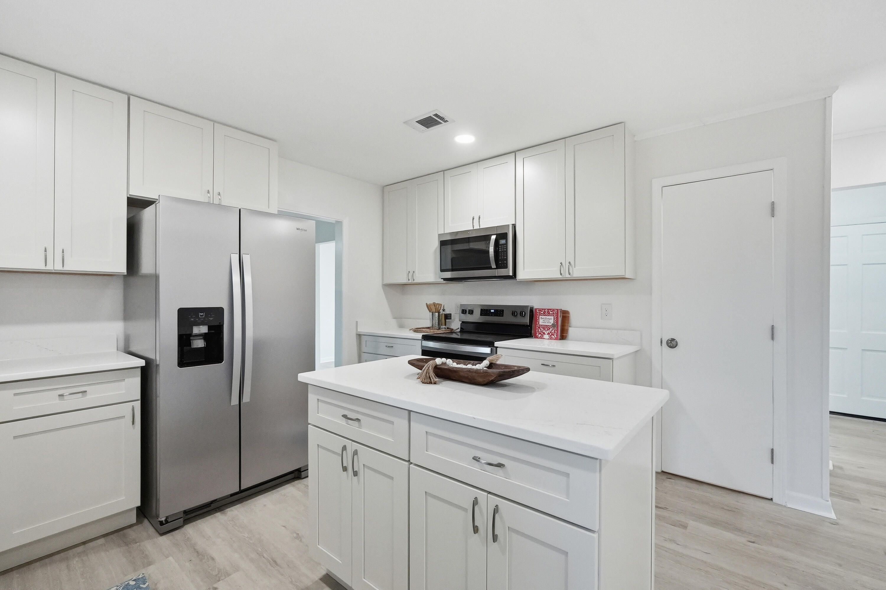 COUNTRY CLUB ESTATES - Residential