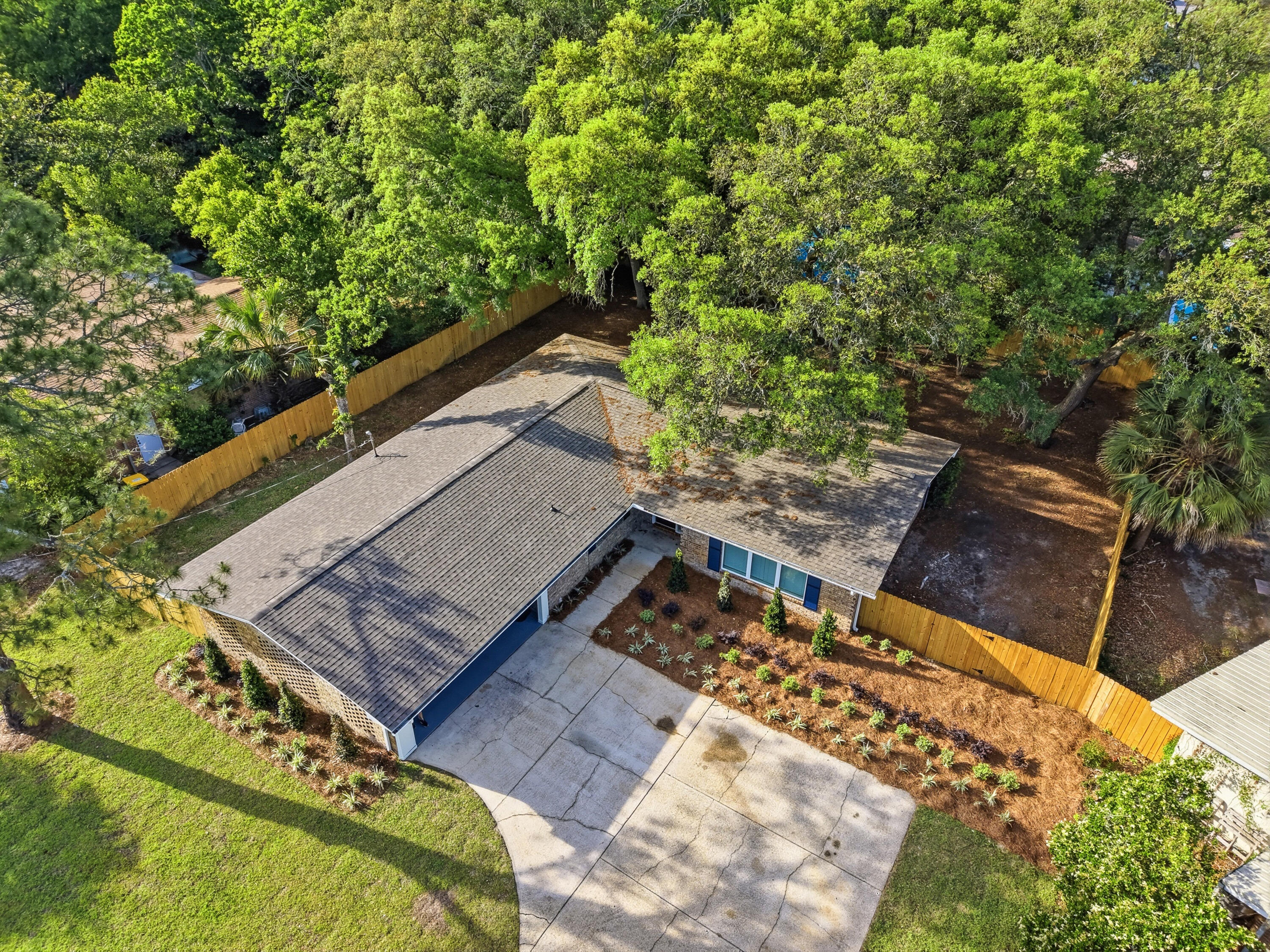 COUNTRY CLUB ESTATES - Residential